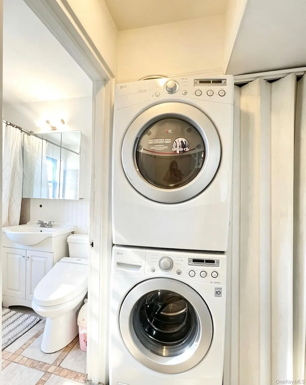 6946 138TH STREET, New York, NY, 1 Bedroom Bedrooms, 4 Rooms Rooms,1 BathroomBathrooms,Residential Sale,For Rent,138TH STREET,0,1000868 6946 138TH STREET, New York, NY, 1 Bedroom Bedrooms, 4 Rooms Rooms,1 BathroomBathrooms,Residential Sale,For Rent,138TH STREET,0,1000868
