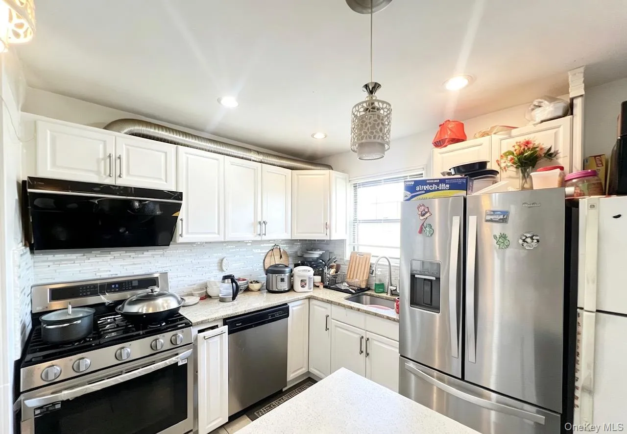 6946 138TH STREET, New York, NY, 1 Bedroom Bedrooms, 4 Rooms Rooms,1 BathroomBathrooms,Residential Sale,For Rent,138TH STREET,0,1000868 6946 138TH STREET, New York, NY, 1 Bedroom Bedrooms, 4 Rooms Rooms,1 BathroomBathrooms,Residential Sale,For Rent,138TH STREET,0,1000868