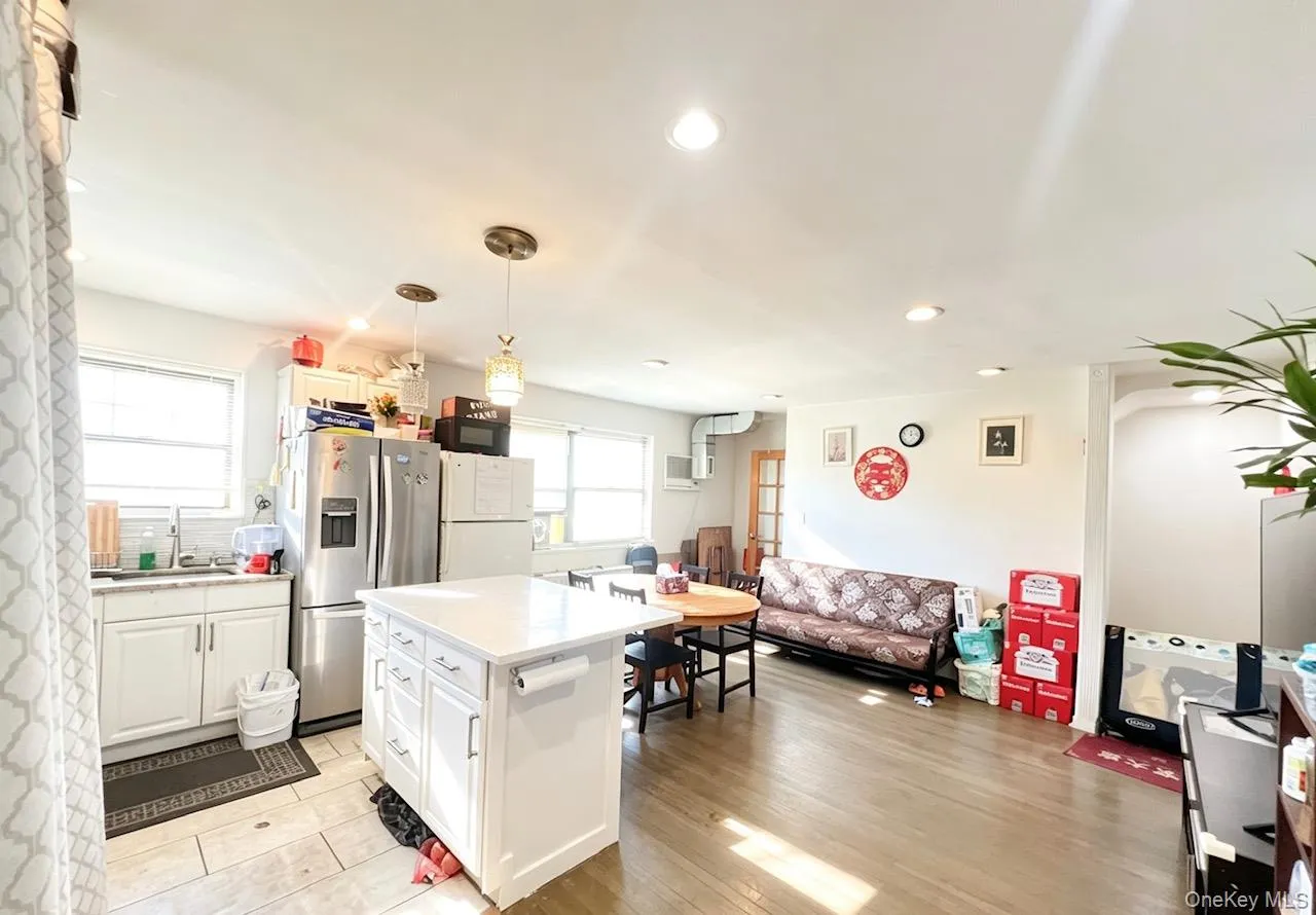 6946 138TH STREET, New York, NY, 1 Bedroom Bedrooms, 4 Rooms Rooms,1 BathroomBathrooms,Residential Sale,For Rent,138TH STREET,0,1000868 6946 138TH STREET, New York, NY, 1 Bedroom Bedrooms, 4 Rooms Rooms,1 BathroomBathrooms,Residential Sale,For Rent,138TH STREET,0,1000868