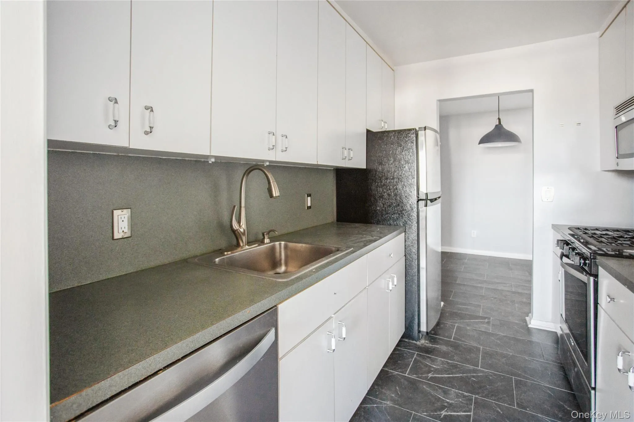 333 Broadway, Long Beach, NY, 2 Bedrooms Bedrooms, 5 Rooms Rooms,1 BathroomBathrooms,Residential Sale,For Rent,Broadway,0,1000870 333 Broadway, Long Beach, NY, 2 Bedrooms Bedrooms, 5 Rooms Rooms,1 BathroomBathrooms,Residential Sale,For Rent,Broadway,0,1000870