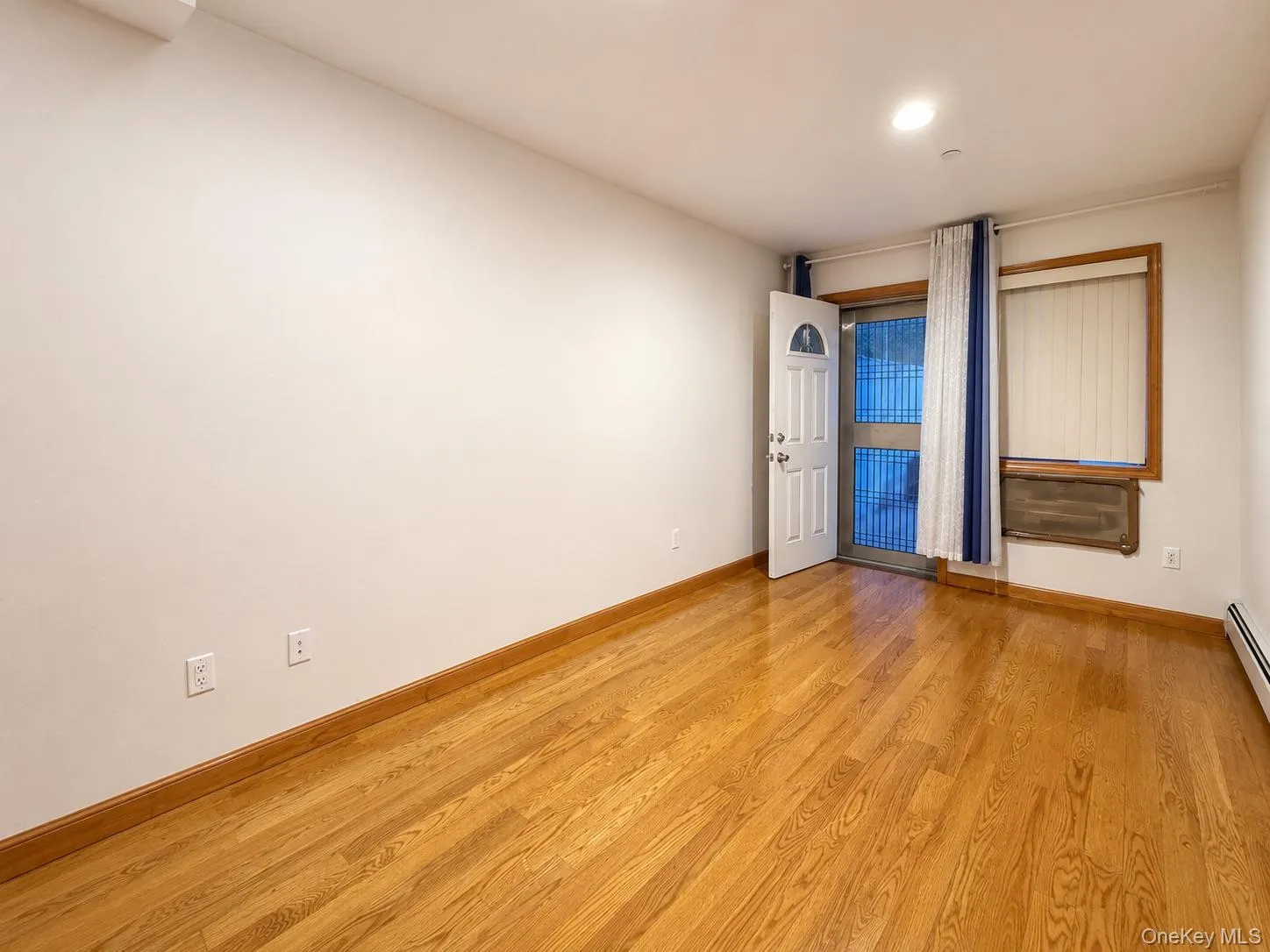 6544 Woodside Avenue, New York, NY, 2 Bedrooms Bedrooms, 6 Rooms Rooms,1 BathroomBathrooms,Residential Lease,For Rent,Woodside,0,1000884 6544 Woodside Avenue, New York, NY, 2 Bedrooms Bedrooms, 6 Rooms Rooms,1 BathroomBathrooms,Residential Lease,For Rent,Woodside,0,1000884