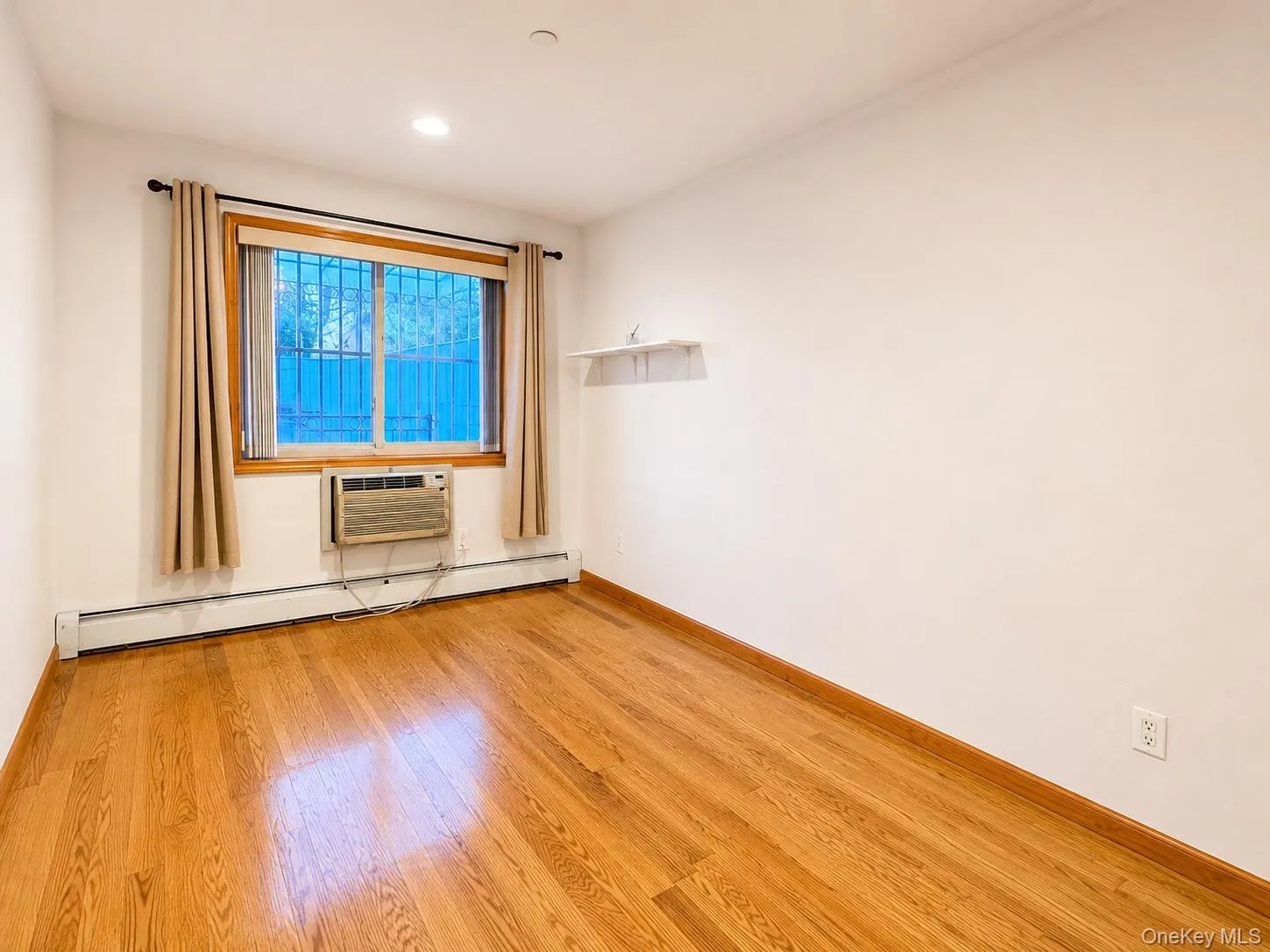6544 Woodside Avenue, New York, NY, 2 Bedrooms Bedrooms, 6 Rooms Rooms,1 BathroomBathrooms,Residential Lease,For Rent,Woodside,0,1000884 6544 Woodside Avenue, New York, NY, 2 Bedrooms Bedrooms, 6 Rooms Rooms,1 BathroomBathrooms,Residential Lease,For Rent,Woodside,0,1000884