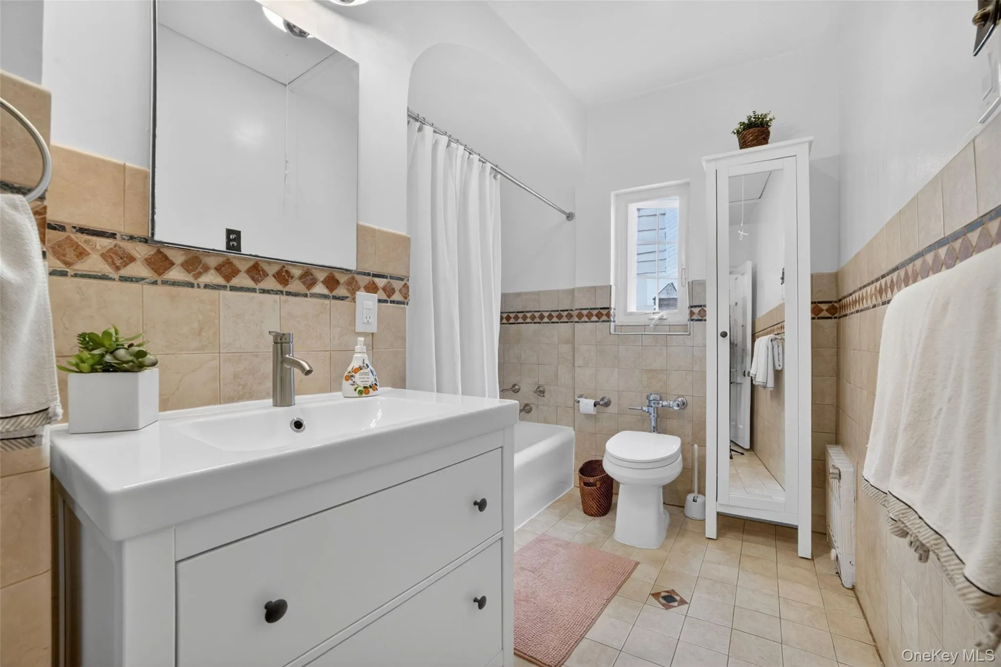 Second floor full bath Second floor full bath