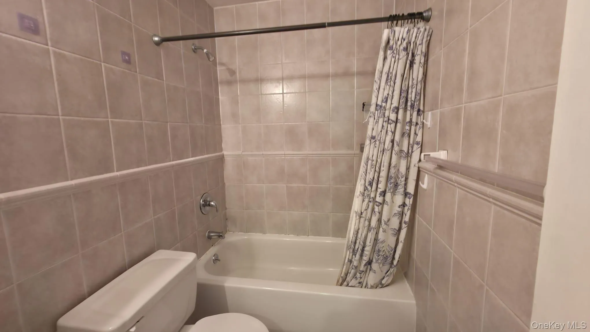 BATHROOM FIRST FLOOR BATHROOM FIRST FLOOR