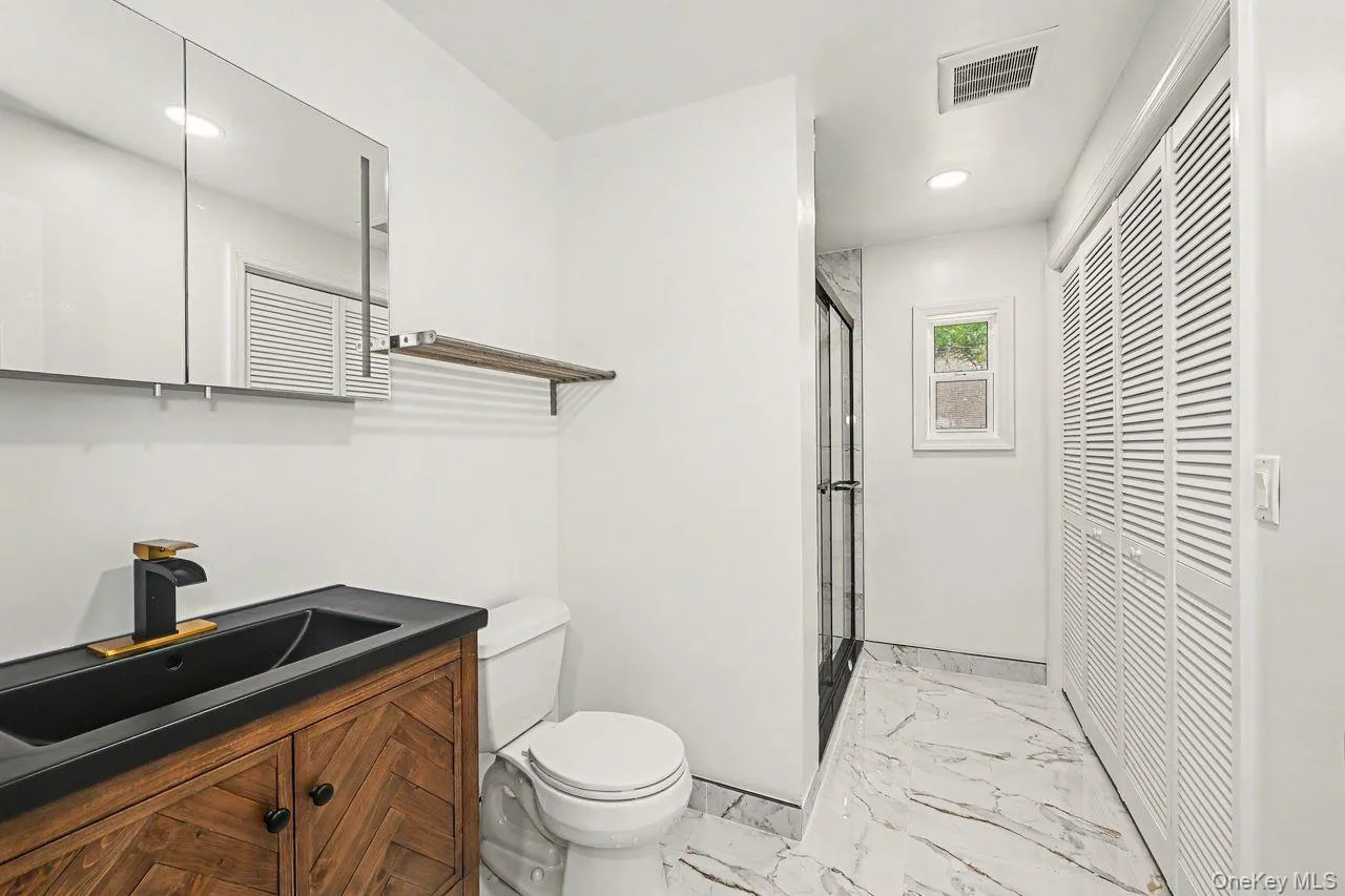 New hall bath on second floor. New hall bath on second floor.