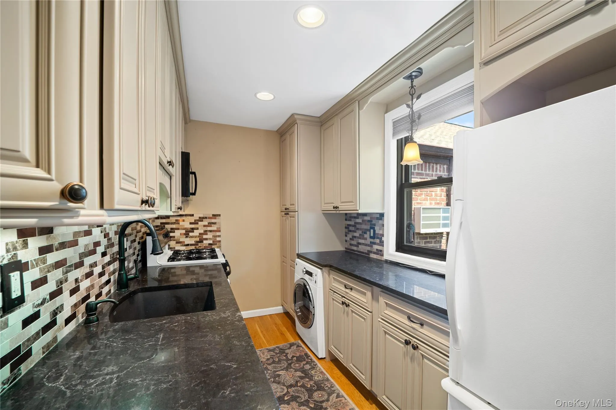 58-48 246th Crescent, New York, NY, 2 Bedrooms Bedrooms, 5 Rooms Rooms,1 BathroomBathrooms,Residential,For Rent,246th,0,1000917 58-48 246th Crescent, New York, NY, 2 Bedrooms Bedrooms, 5 Rooms Rooms,1 BathroomBathrooms,Residential,For Rent,246th,0,1000917