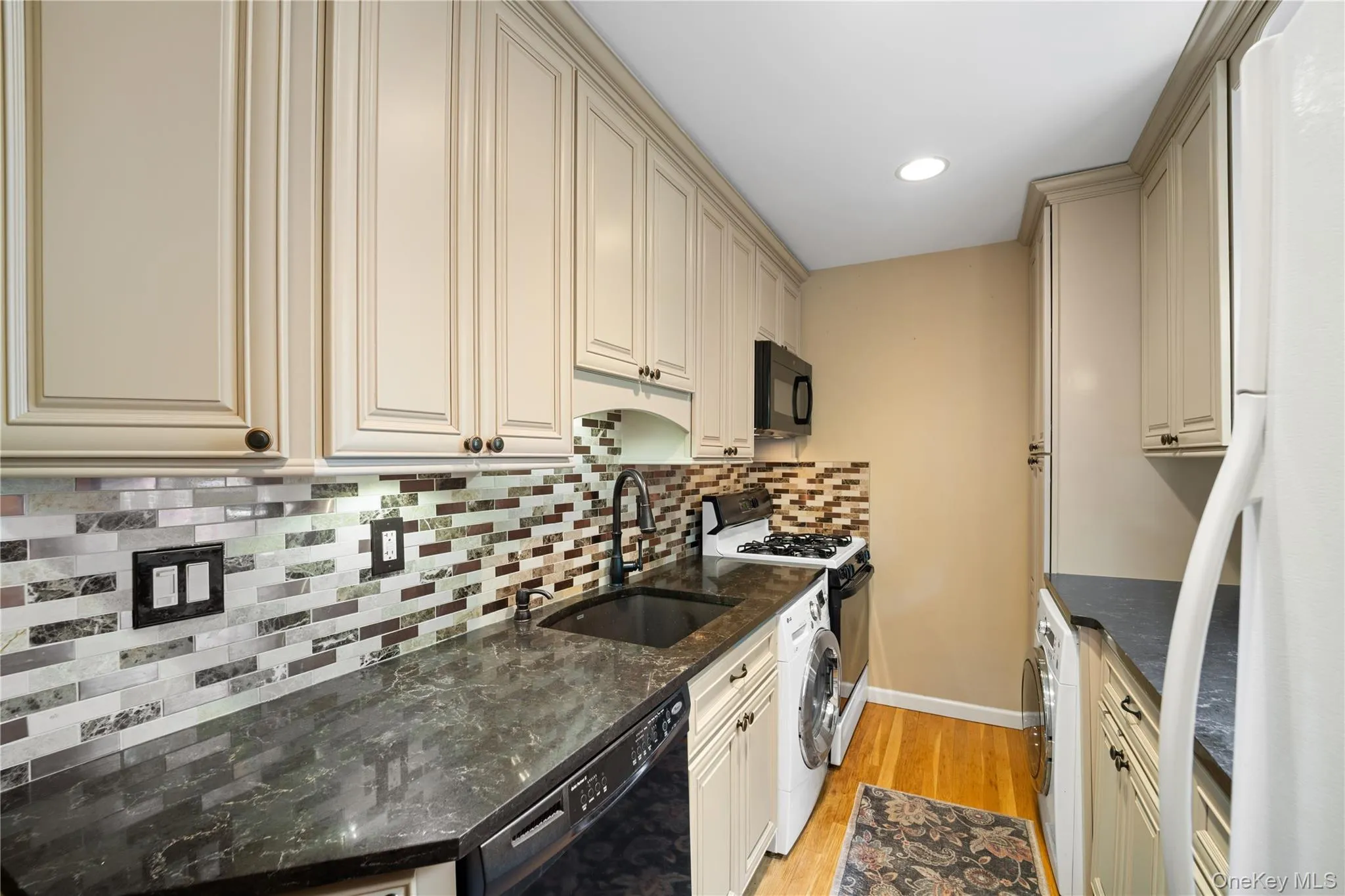 58-48 246th Crescent, New York, NY, 2 Bedrooms Bedrooms, 5 Rooms Rooms,1 BathroomBathrooms,Residential,For Rent,246th,0,1000917 58-48 246th Crescent, New York, NY, 2 Bedrooms Bedrooms, 5 Rooms Rooms,1 BathroomBathrooms,Residential,For Rent,246th,0,1000917