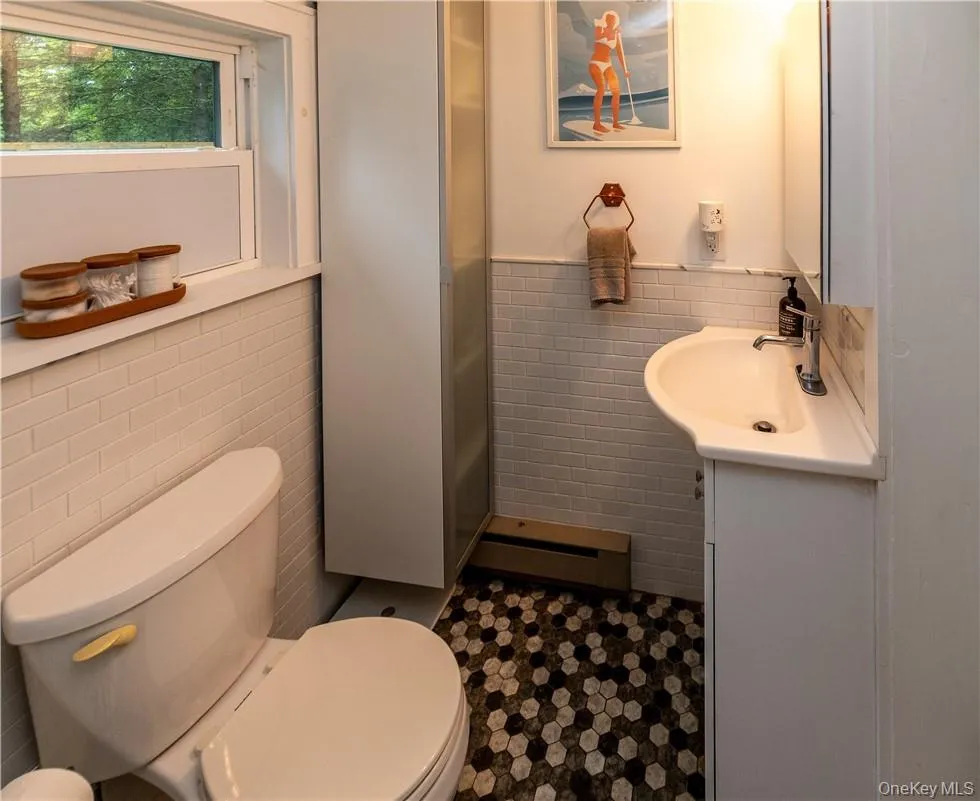 1 Blooms Corners Road, Warwick (town), NY, 1 Bedroom Bedrooms, 4 Rooms Rooms,1 BathroomBathrooms,Residential Lease,For Rent,Blooms Corners,0,1000921 1 Blooms Corners Road, Warwick (town), NY, 1 Bedroom Bedrooms, 4 Rooms Rooms,1 BathroomBathrooms,Residential Lease,For Rent,Blooms Corners,0,1000921