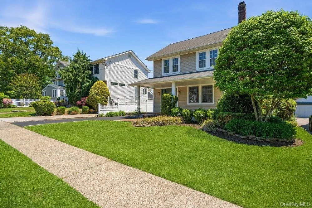 12 Davison Avenue, Hempstead, NY, 3 Bedrooms Bedrooms, 8 Rooms Rooms,2 BathroomsBathrooms,Residential,For Rent,Davison,0,1000923 12 Davison Avenue, Hempstead, NY, 3 Bedrooms Bedrooms, 8 Rooms Rooms,2 BathroomsBathrooms,Residential,For Rent,Davison,0,1000923