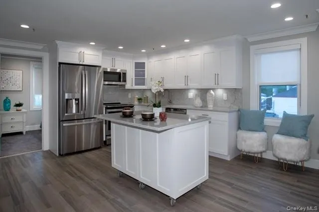 35-4 New York Avenue, Huntington, NY, 3 Bedrooms Bedrooms, 5 Rooms Rooms,1 BathroomBathrooms,Residential Lease,For Rent,New York,0,1000930 35-4 New York Avenue, Huntington, NY, 3 Bedrooms Bedrooms, 5 Rooms Rooms,1 BathroomBathrooms,Residential Lease,For Rent,New York,0,1000930