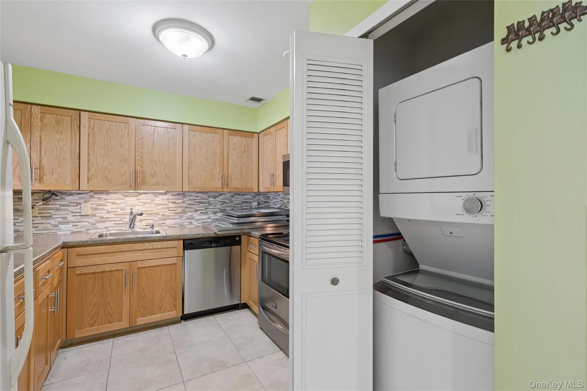 86 Cambridge Drive, Babylon, NY, 2 Bedrooms Bedrooms, 5 Rooms Rooms,1 BathroomBathrooms,Residential,For Rent,Cambridge,0,1000936 86 Cambridge Drive, Babylon, NY, 2 Bedrooms Bedrooms, 5 Rooms Rooms,1 BathroomBathrooms,Residential,For Rent,Cambridge,0,1000936