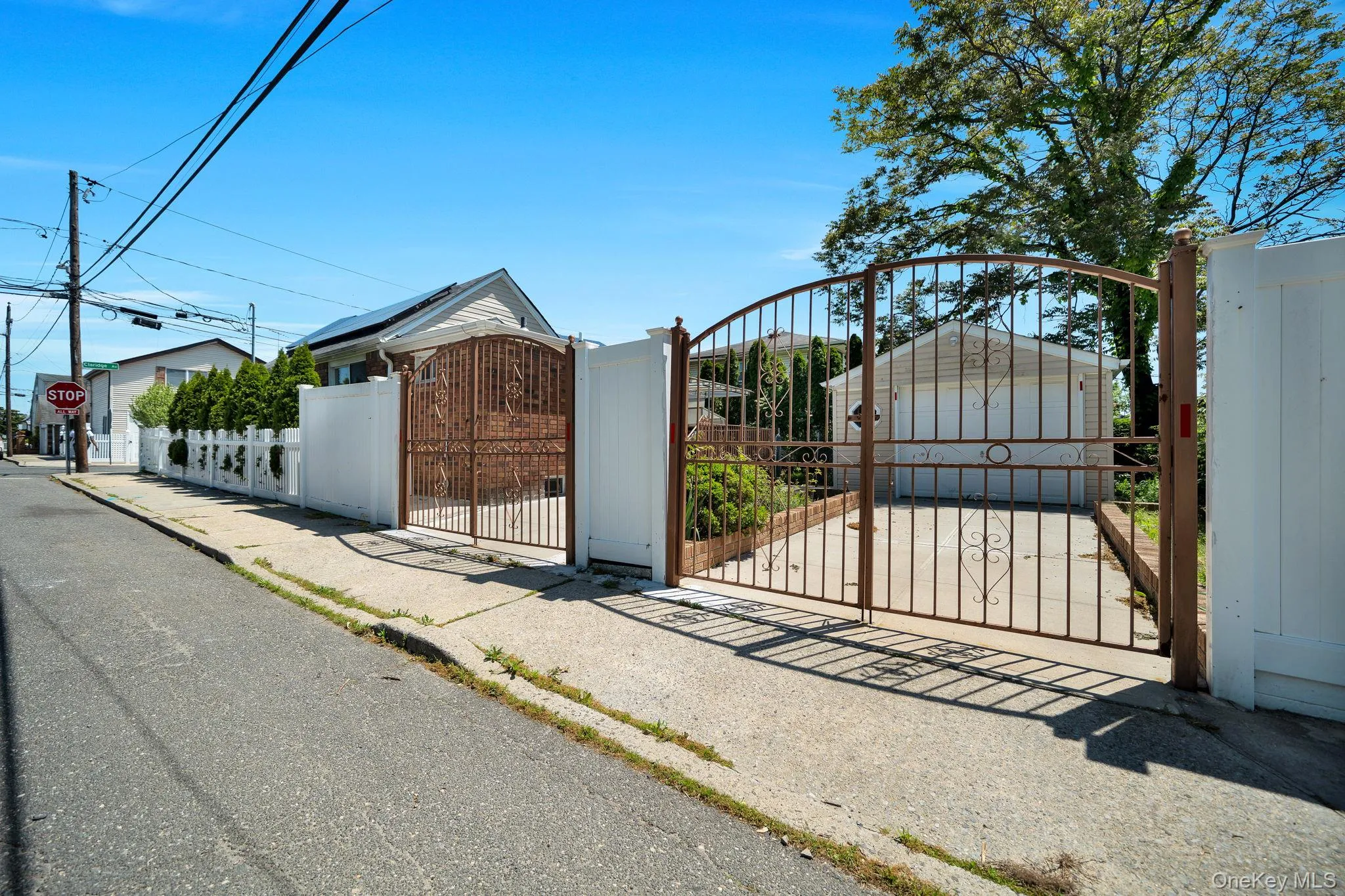 105 Claridge Avenue, Hempstead, NY, 3 Bedrooms Bedrooms, 10 Rooms Rooms,2 BathroomsBathrooms,Residential,For Rent,Claridge,0,1000939 105 Claridge Avenue, Hempstead, NY, 3 Bedrooms Bedrooms, 10 Rooms Rooms,2 BathroomsBathrooms,Residential,For Rent,Claridge,0,1000939