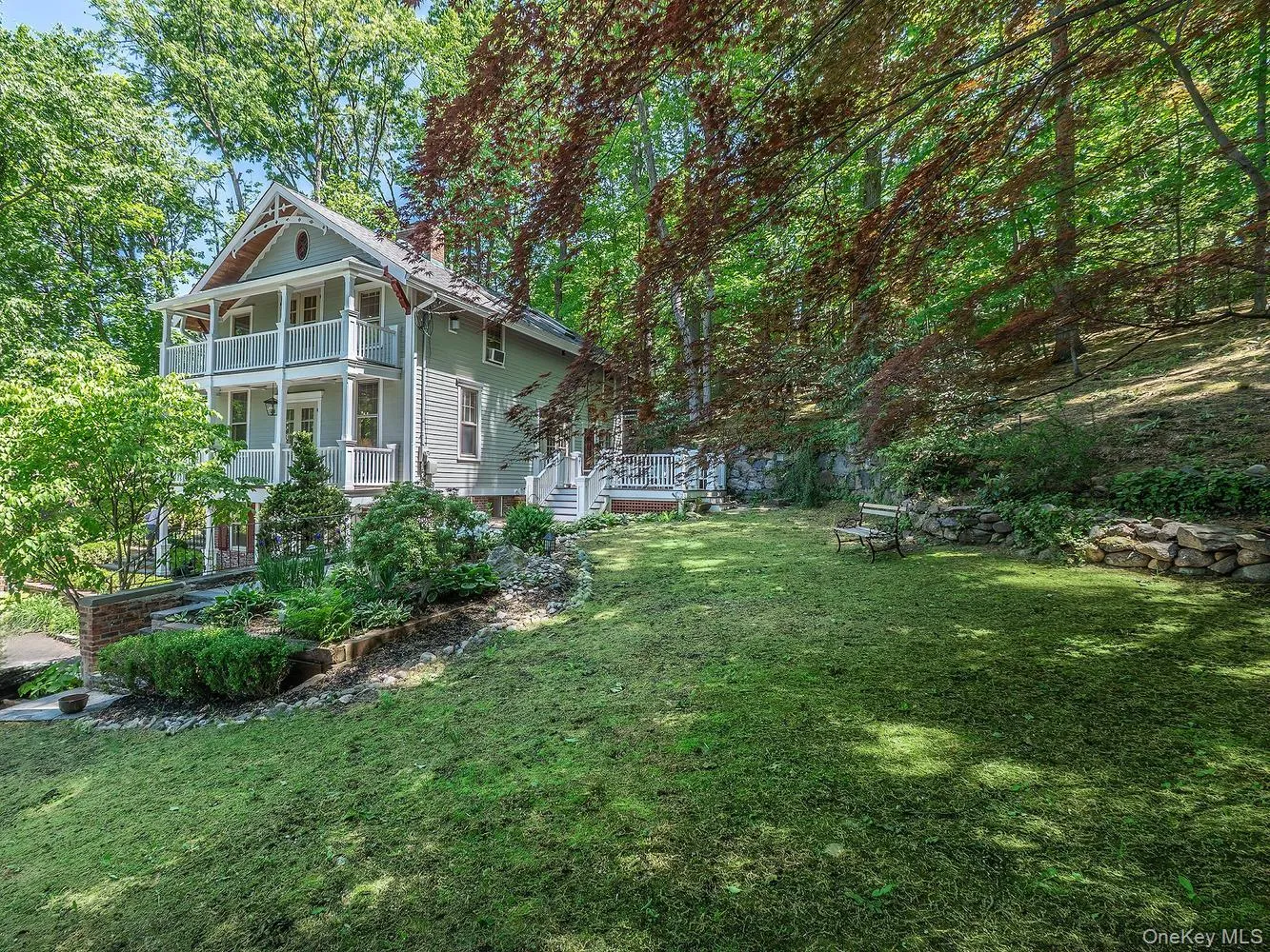 Side Garden to Side Deck Side Garden to Side Deck