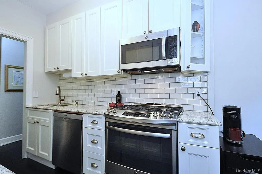 143 Garth Road, Eastchester, NY, 2 Bedrooms Bedrooms, 5 Rooms Rooms,2 BathroomsBathrooms,Residential,For Rent,Garth,0,1000951 143 Garth Road, Eastchester, NY, 2 Bedrooms Bedrooms, 5 Rooms Rooms,2 BathroomsBathrooms,Residential,For Rent,Garth,0,1000951