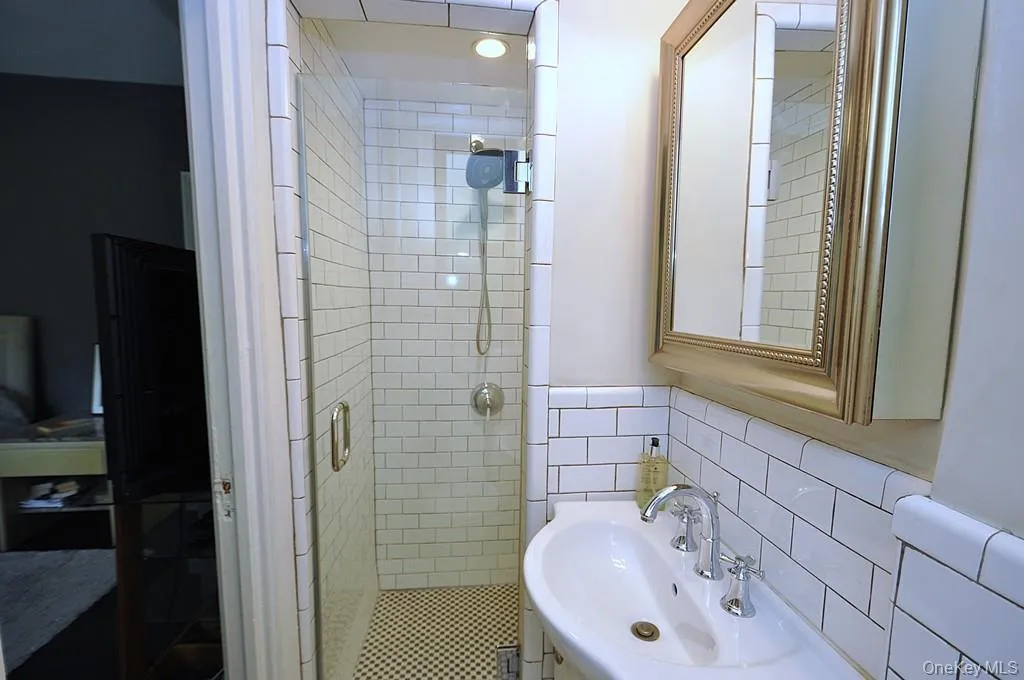143 Garth Road, Eastchester, NY, 2 Bedrooms Bedrooms, 5 Rooms Rooms,2 BathroomsBathrooms,Residential,For Rent,Garth,0,1000951 143 Garth Road, Eastchester, NY, 2 Bedrooms Bedrooms, 5 Rooms Rooms,2 BathroomsBathrooms,Residential,For Rent,Garth,0,1000951