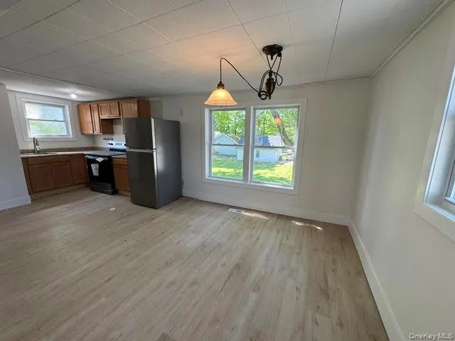 Open floor plan eat in kitchen... Open floor plan eat in kitchen...