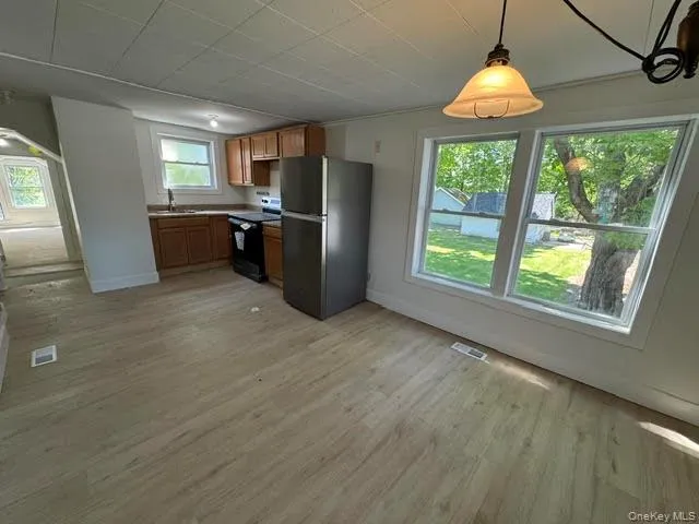 Kitchen and dining area. Kitchen and dining area.