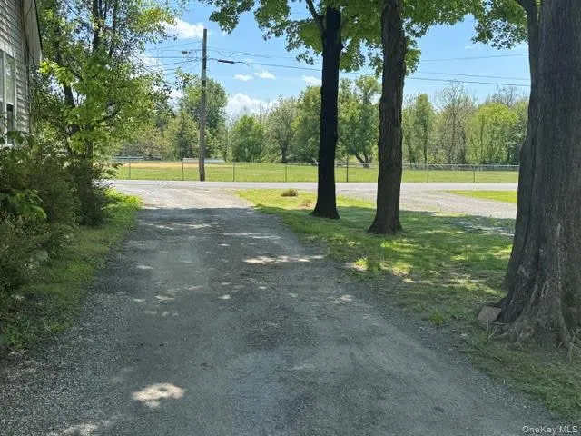 View of the driveway... View of the driveway...