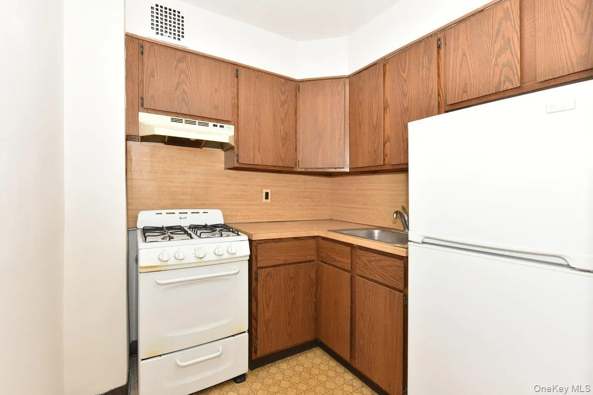 4 Birchwood Court, Hempstead, NY, 3 Rooms Rooms,1 BathroomBathrooms,Residential,For Rent,Birchwood,0,1000958 4 Birchwood Court, Hempstead, NY, 3 Rooms Rooms,1 BathroomBathrooms,Residential,For Rent,Birchwood,0,1000958