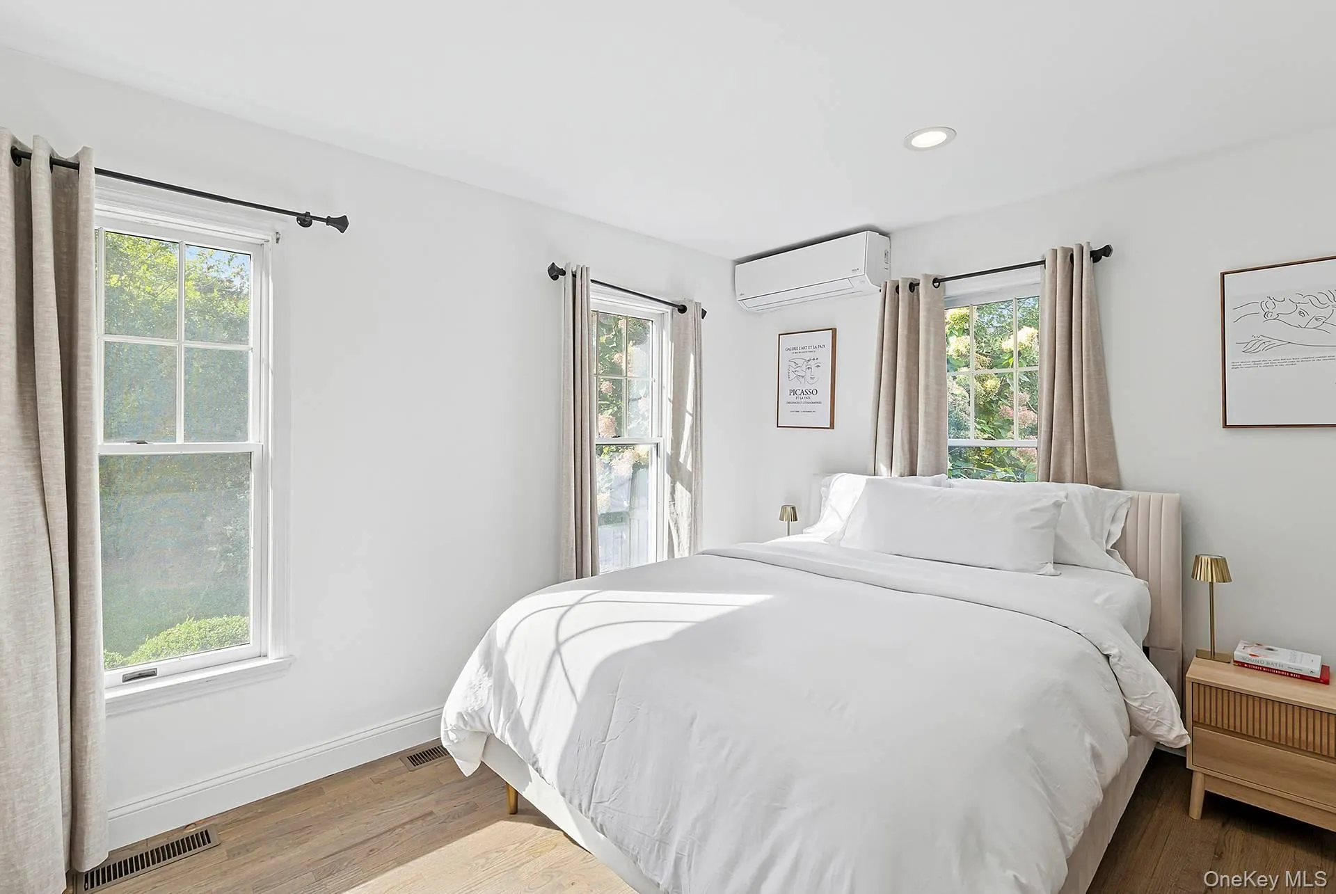 28 Windermere Drive, Southampton, NY, 4 Bedrooms Bedrooms, 16 Rooms Rooms,3 BathroomsBathrooms,Residential Lease,For Rent,Windermere,0,1000970 28 Windermere Drive, Southampton, NY, 4 Bedrooms Bedrooms, 16 Rooms Rooms,3 BathroomsBathrooms,Residential Lease,For Rent,Windermere,0,1000970