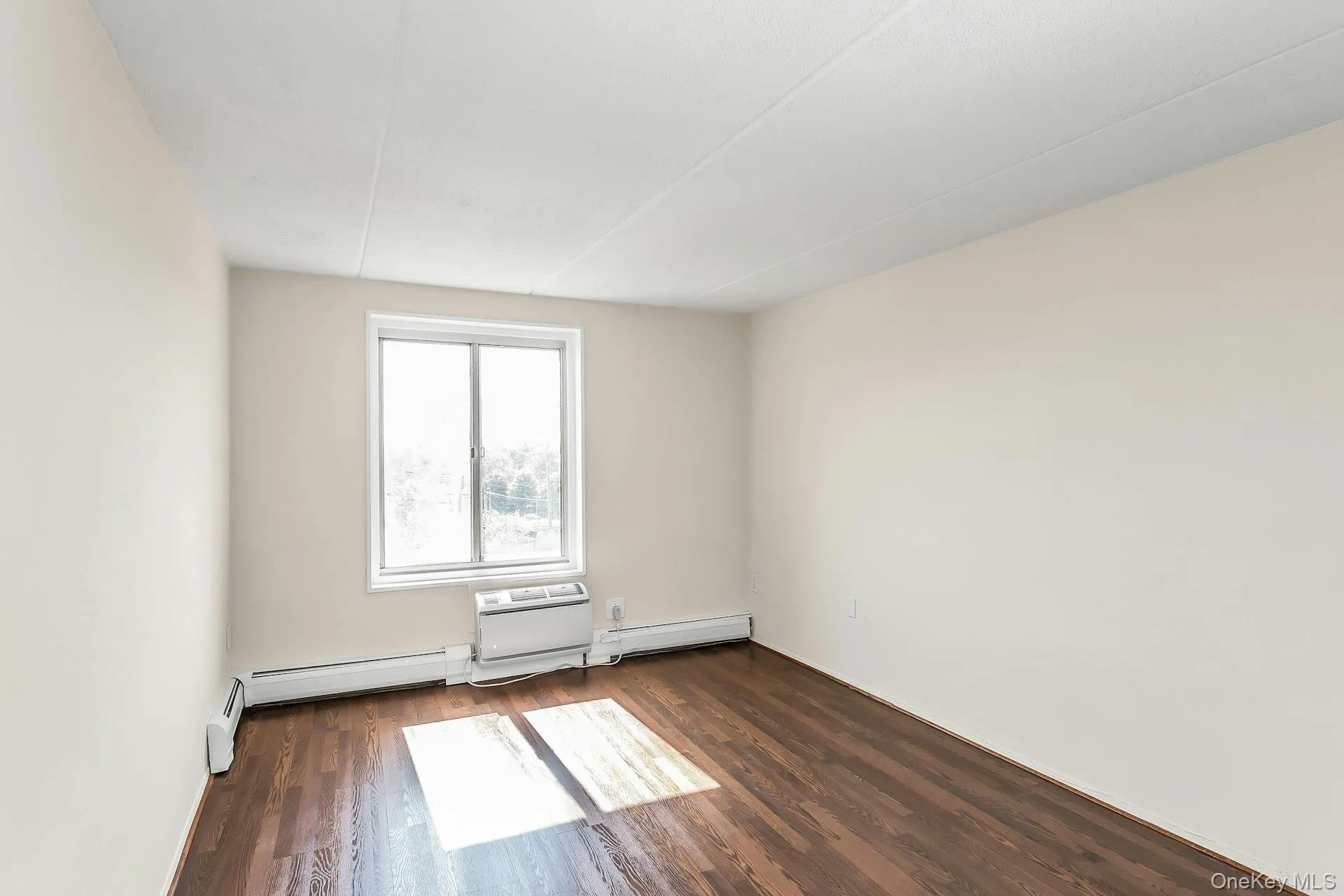 135 Post Avenue, North Hempstead, NY, 1 Bedroom Bedrooms, 3 Rooms Rooms,1 BathroomBathrooms,Residential Sale,For Rent,Post,0,1000976 135 Post Avenue, North Hempstead, NY, 1 Bedroom Bedrooms, 3 Rooms Rooms,1 BathroomBathrooms,Residential Sale,For Rent,Post,0,1000976