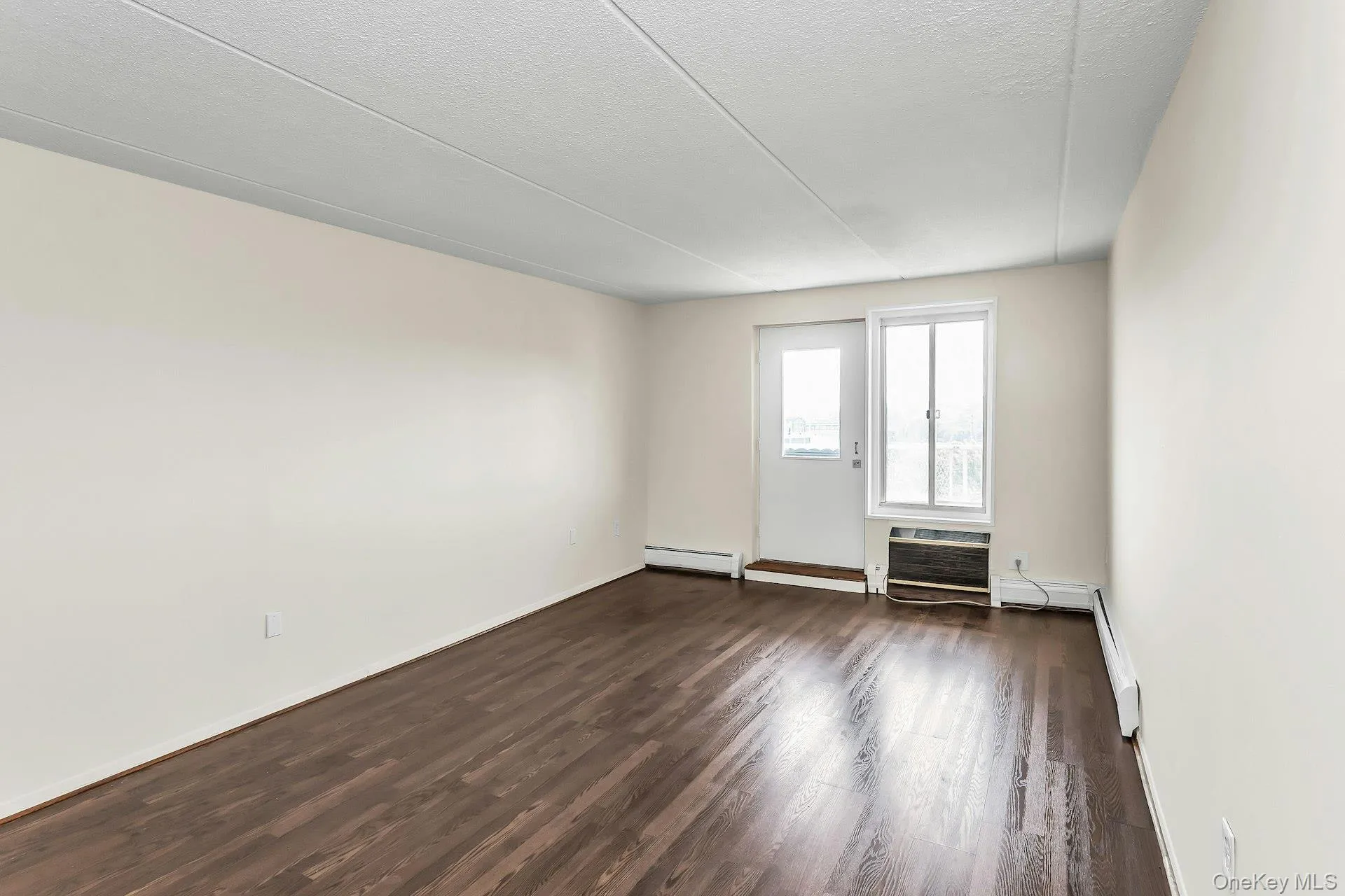 135 Post Avenue, North Hempstead, NY, 1 Bedroom Bedrooms, 3 Rooms Rooms,1 BathroomBathrooms,Residential Sale,For Rent,Post,0,1000976 135 Post Avenue, North Hempstead, NY, 1 Bedroom Bedrooms, 3 Rooms Rooms,1 BathroomBathrooms,Residential Sale,For Rent,Post,0,1000976
