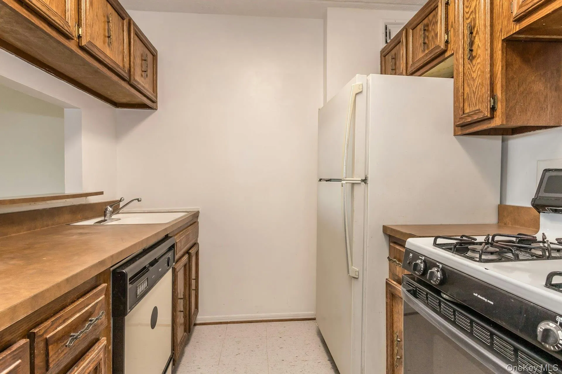 135 Post Avenue, North Hempstead, NY, 1 Bedroom Bedrooms, 3 Rooms Rooms,1 BathroomBathrooms,Residential Sale,For Rent,Post,0,1000976 135 Post Avenue, North Hempstead, NY, 1 Bedroom Bedrooms, 3 Rooms Rooms,1 BathroomBathrooms,Residential Sale,For Rent,Post,0,1000976