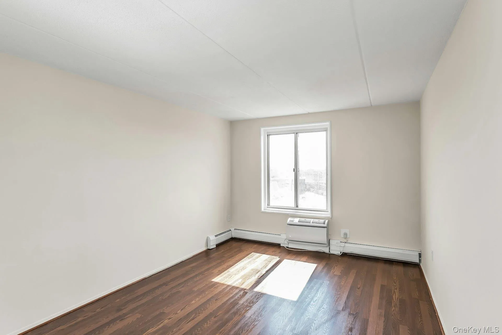 135 Post Avenue, North Hempstead, NY, 1 Bedroom Bedrooms, 3 Rooms Rooms,1 BathroomBathrooms,Residential Sale,For Rent,Post,0,1000976 135 Post Avenue, North Hempstead, NY, 1 Bedroom Bedrooms, 3 Rooms Rooms,1 BathroomBathrooms,Residential Sale,For Rent,Post,0,1000976