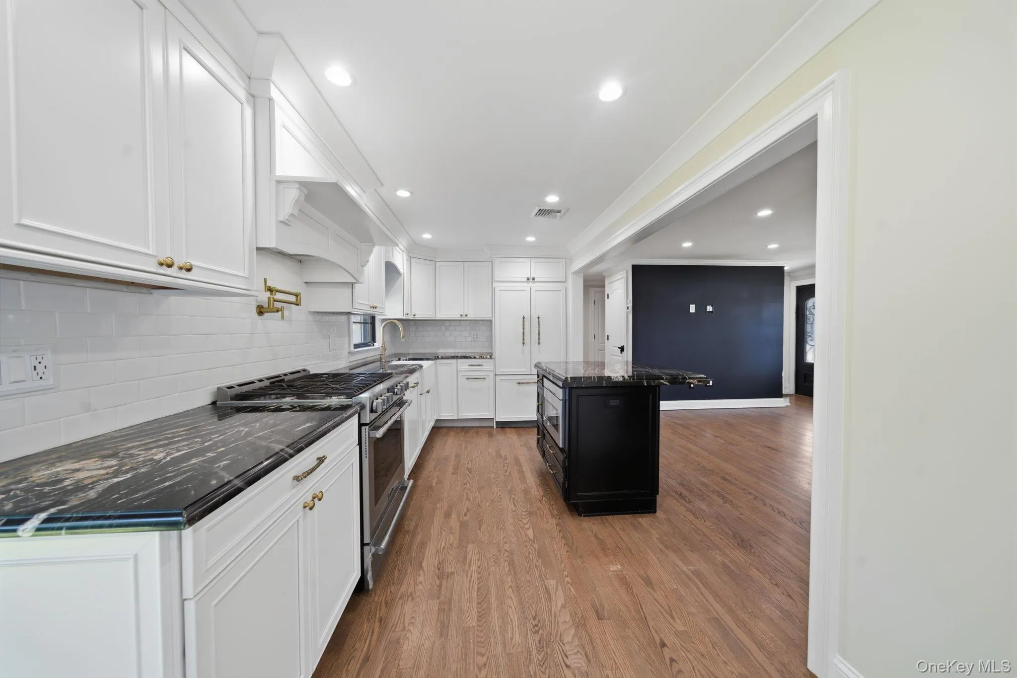 11 Lakewood Avenue, Brookhaven, NY, 4 Bedrooms Bedrooms, 7 Rooms Rooms,2 BathroomsBathrooms,Residential,For Rent,Lakewood,0,1000985 11 Lakewood Avenue, Brookhaven, NY, 4 Bedrooms Bedrooms, 7 Rooms Rooms,2 BathroomsBathrooms,Residential,For Rent,Lakewood,0,1000985