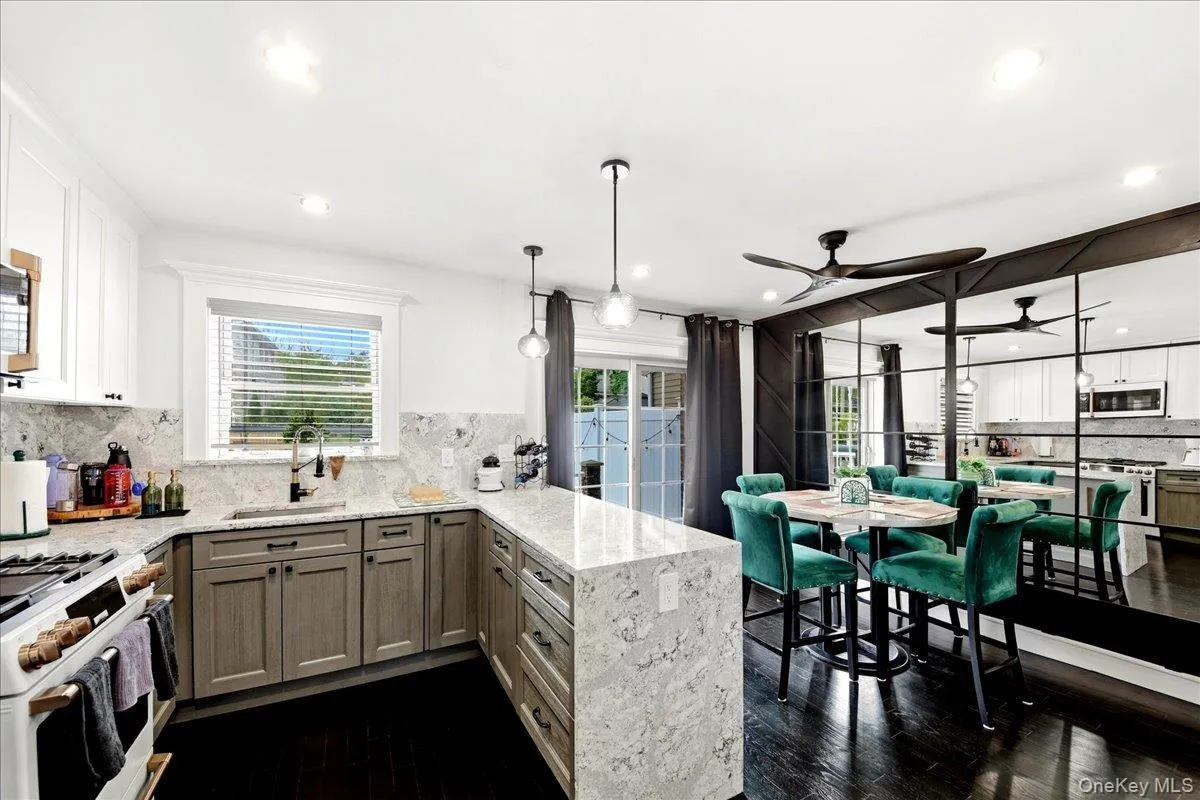 Beautiful kitchen, island and dining area Beautiful kitchen, island and dining area