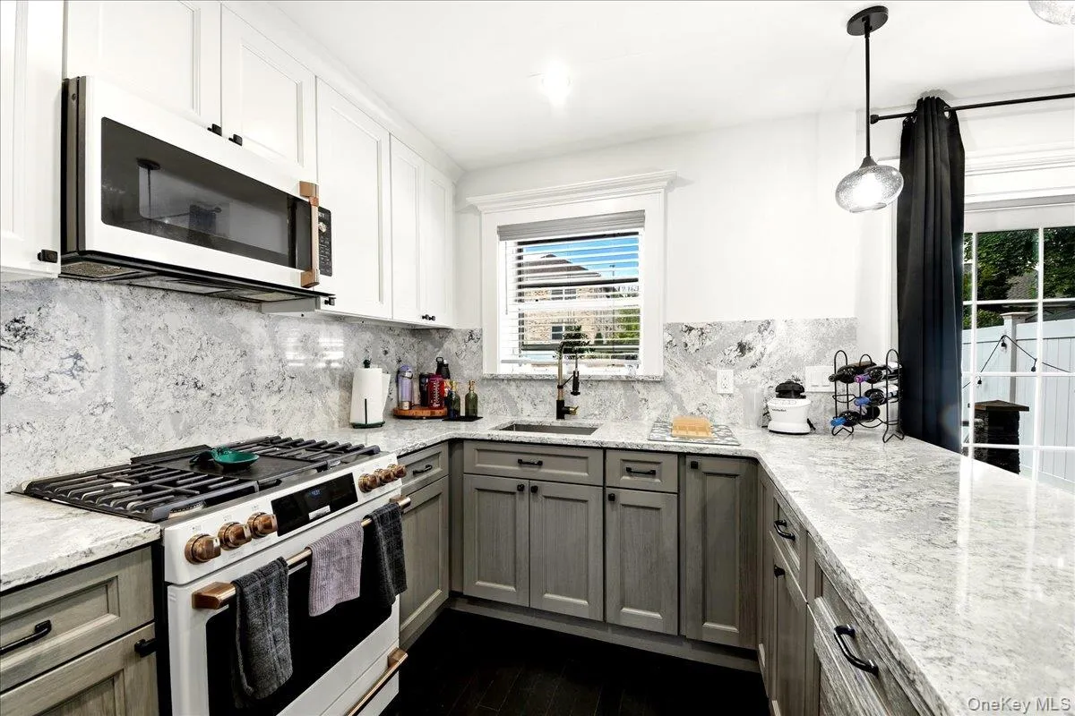 709 Logan Avenue, New York, NY, 3 Bedrooms Bedrooms, 8 Rooms Rooms,2 BathroomsBathrooms,Residential Sale,For Rent,Logan,0,1000992 709 Logan Avenue, New York, NY, 3 Bedrooms Bedrooms, 8 Rooms Rooms,2 BathroomsBathrooms,Residential Sale,For Rent,Logan,0,1000992