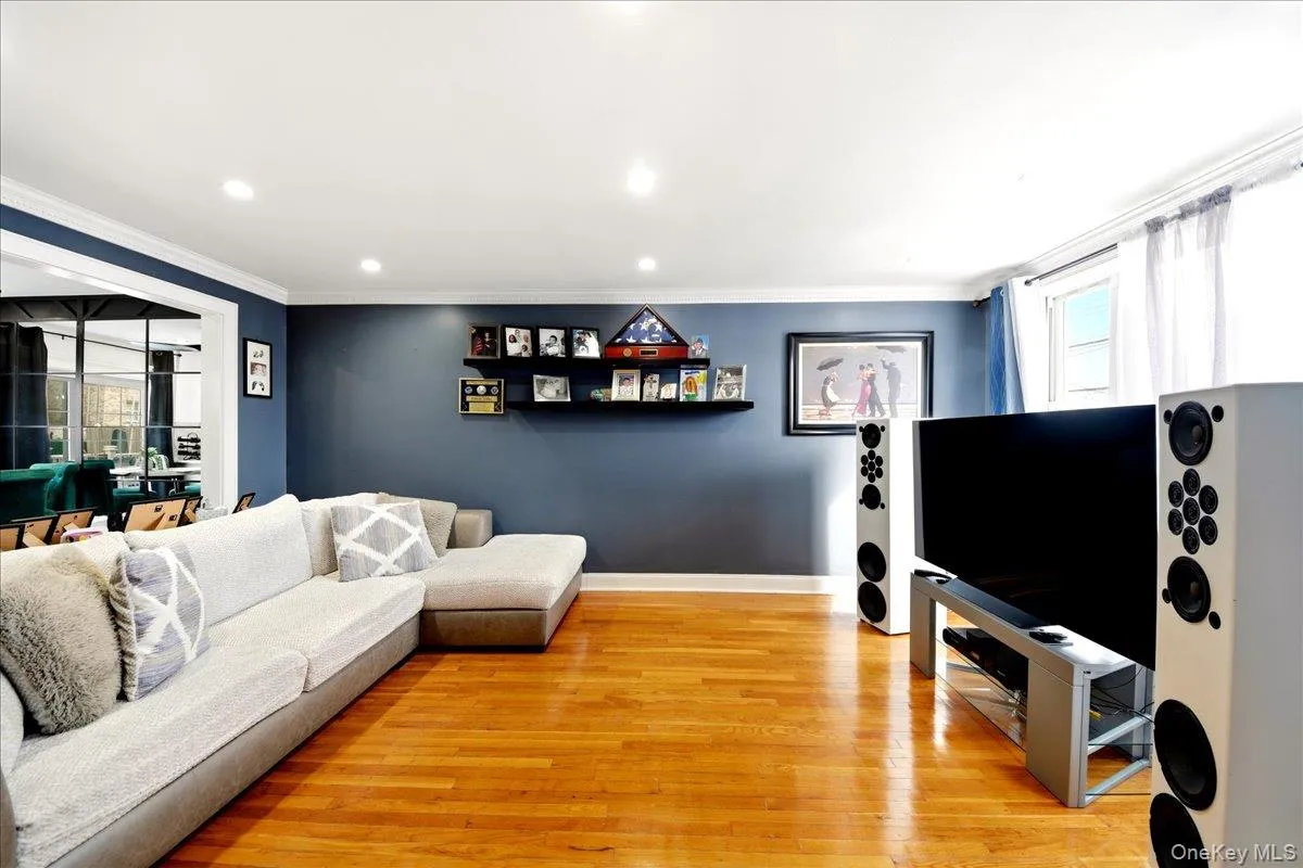 709 Logan Avenue, New York, NY, 3 Bedrooms Bedrooms, 8 Rooms Rooms,2 BathroomsBathrooms,Residential Sale,For Rent,Logan,0,1000992 709 Logan Avenue, New York, NY, 3 Bedrooms Bedrooms, 8 Rooms Rooms,2 BathroomsBathrooms,Residential Sale,For Rent,Logan,0,1000992