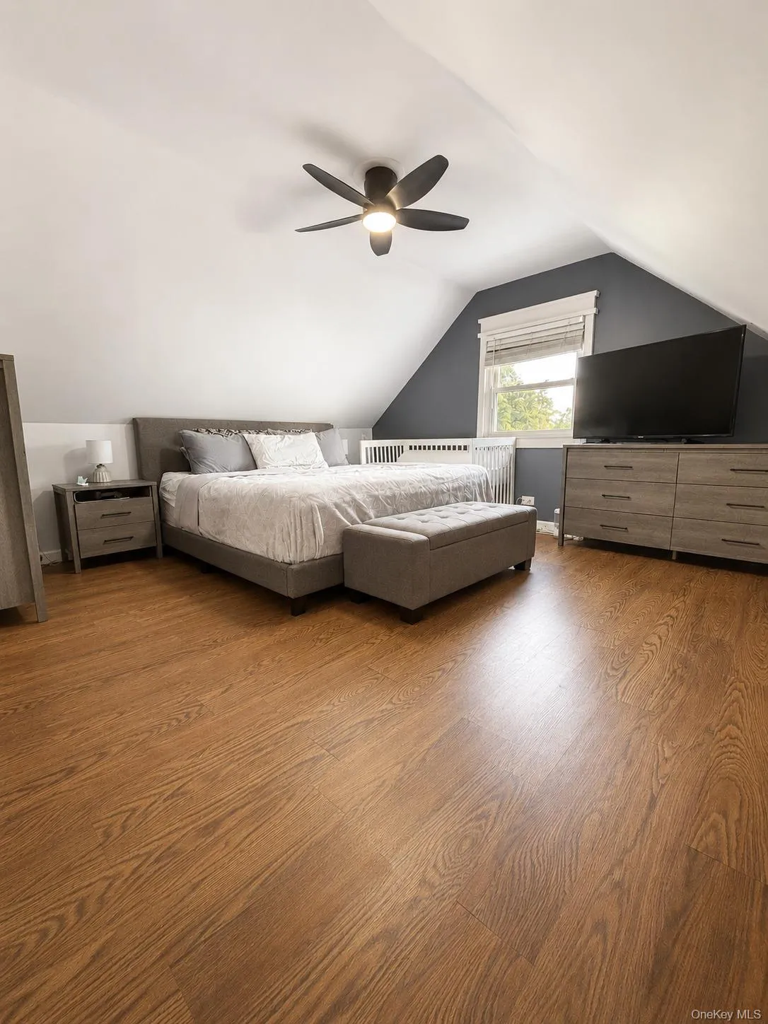 Upstairs master bedroom Upstairs master bedroom