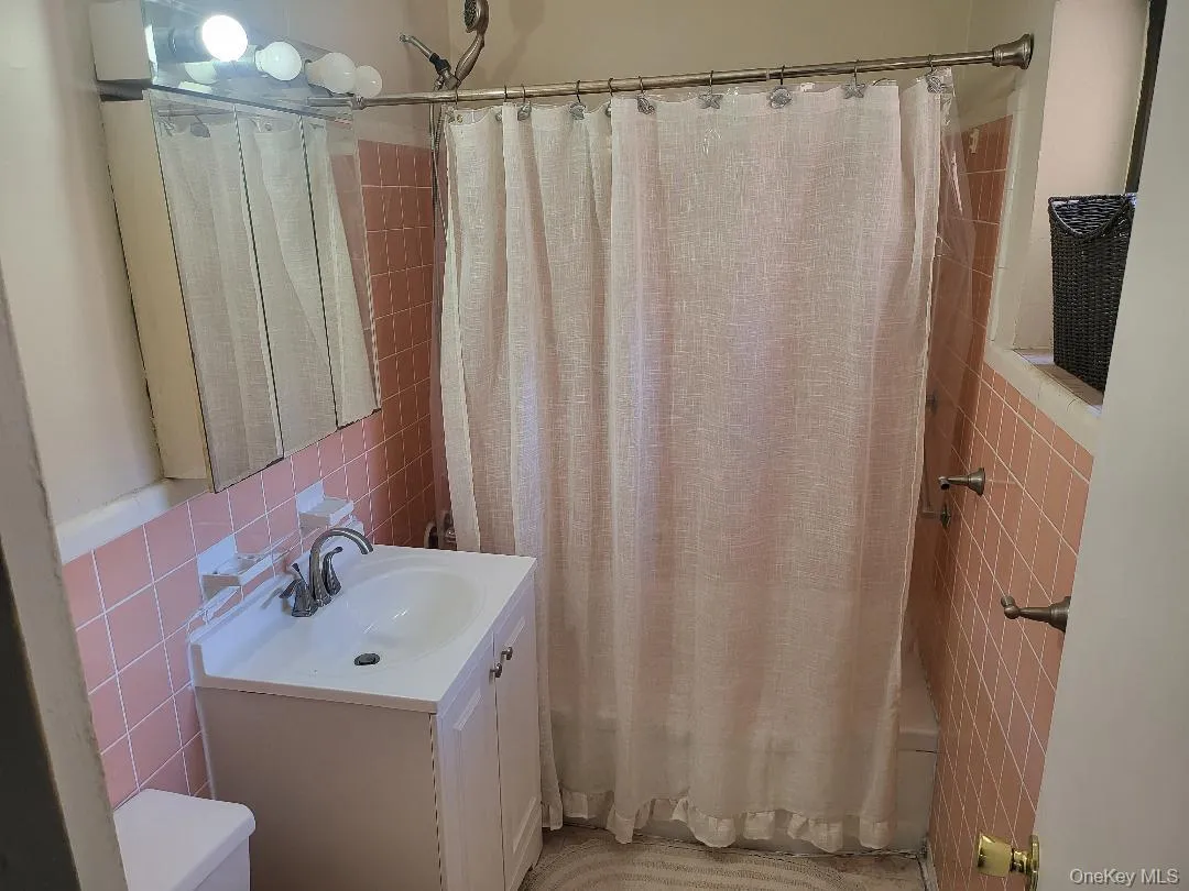 87-50 204 Street, New York, NY, 2 Bedrooms Bedrooms, 5 Rooms Rooms,1 BathroomBathrooms,Residential,For Rent,204,0,1000996 87-50 204 Street, New York, NY, 2 Bedrooms Bedrooms, 5 Rooms Rooms,1 BathroomBathrooms,Residential,For Rent,204,0,1000996
