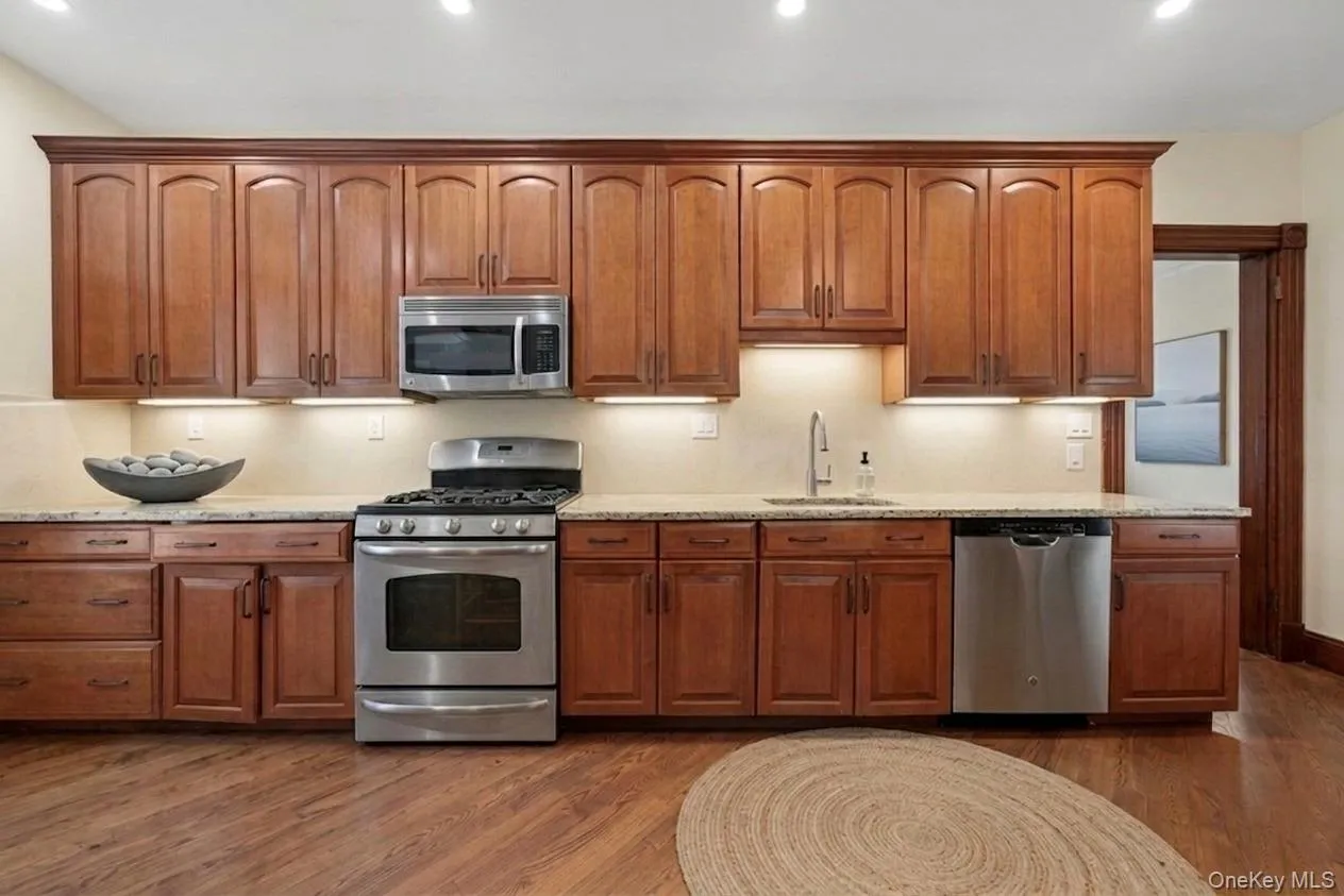 83 Edgemere Avenue, Warwick (town), NY, 6 Bedrooms Bedrooms, 15 Rooms Rooms,2 BathroomsBathrooms,Residential,For Rent,Edgemere,0,1000998 83 Edgemere Avenue, Warwick (town), NY, 6 Bedrooms Bedrooms, 15 Rooms Rooms,2 BathroomsBathrooms,Residential,For Rent,Edgemere,0,1000998