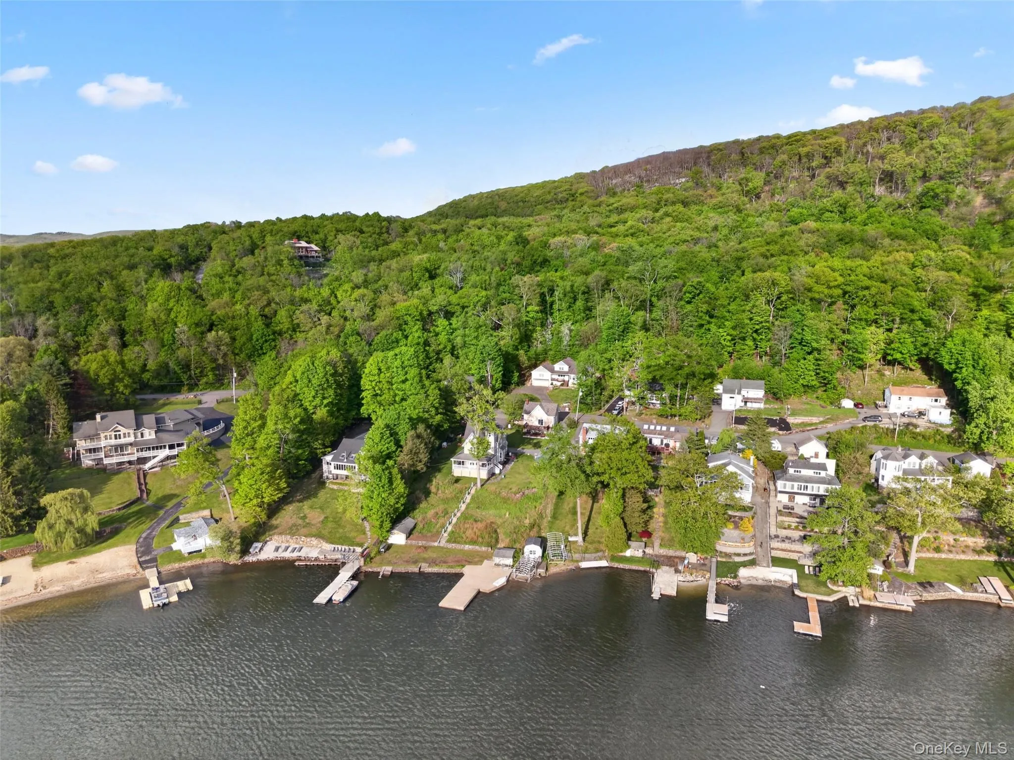 83 Edgemere Avenue, Warwick (town), NY, 6 Bedrooms Bedrooms, 15 Rooms Rooms,2 BathroomsBathrooms,Residential,For Rent,Edgemere,0,1000998 83 Edgemere Avenue, Warwick (town), NY, 6 Bedrooms Bedrooms, 15 Rooms Rooms,2 BathroomsBathrooms,Residential,For Rent,Edgemere,0,1000998
