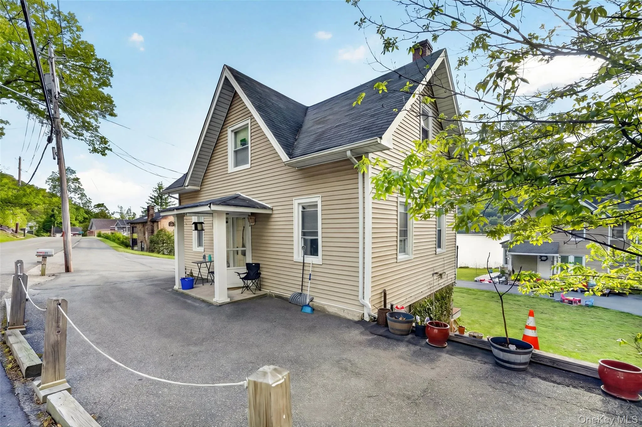 83 Edgemere Avenue, Warwick (town), NY, 6 Bedrooms Bedrooms, 15 Rooms Rooms,2 BathroomsBathrooms,Residential,For Rent,Edgemere,0,1000998 83 Edgemere Avenue, Warwick (town), NY, 6 Bedrooms Bedrooms, 15 Rooms Rooms,2 BathroomsBathrooms,Residential,For Rent,Edgemere,0,1000998