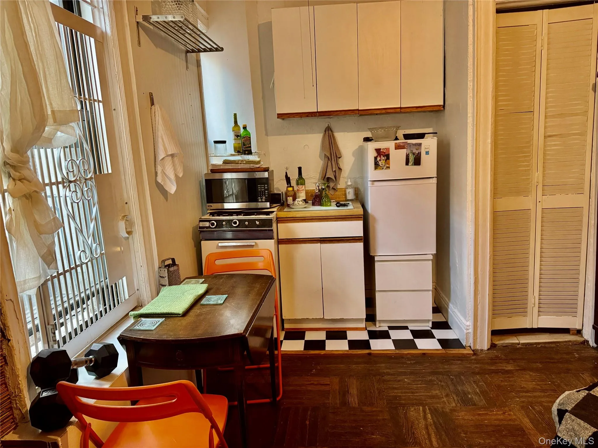 4-6 West 105th st, New York, NY, 1 Bedroom Bedrooms, 2 Rooms Rooms,1 BathroomBathrooms,Residential Sale,For Rent,105th st,0,1001007 4-6 West 105th st, New York, NY, 1 Bedroom Bedrooms, 2 Rooms Rooms,1 BathroomBathrooms,Residential Sale,For Rent,105th st,0,1001007