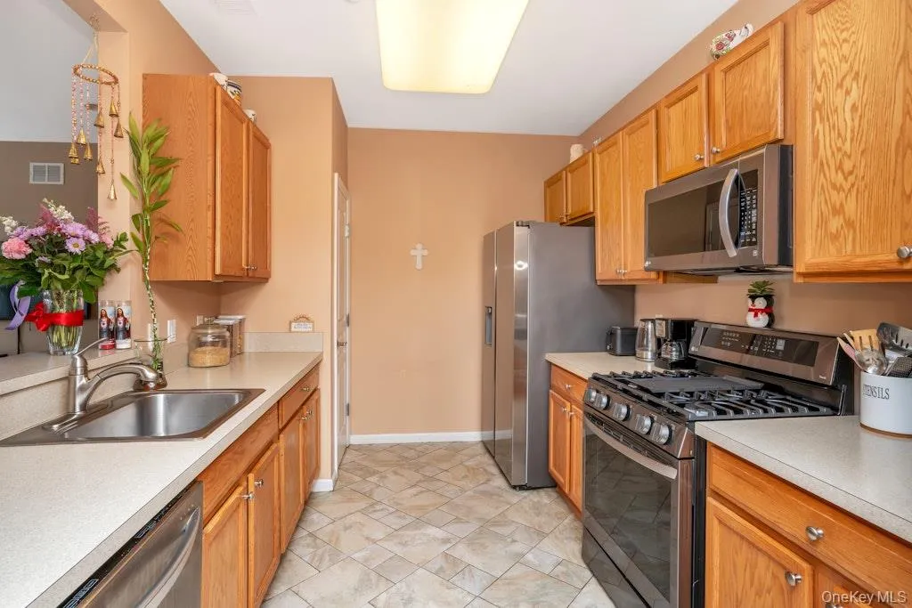 1927 Finch Lane, Islip, NY, 2 Bedrooms Bedrooms, 5 Rooms Rooms,2 BathroomsBathrooms,Residential,For Rent,Finch,0,1001014 1927 Finch Lane, Islip, NY, 2 Bedrooms Bedrooms, 5 Rooms Rooms,2 BathroomsBathrooms,Residential,For Rent,Finch,0,1001014