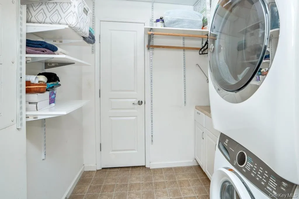 1927 Finch Lane, Islip, NY, 2 Bedrooms Bedrooms, 5 Rooms Rooms,2 BathroomsBathrooms,Residential,For Rent,Finch,0,1001014 1927 Finch Lane, Islip, NY, 2 Bedrooms Bedrooms, 5 Rooms Rooms,2 BathroomsBathrooms,Residential,For Rent,Finch,0,1001014