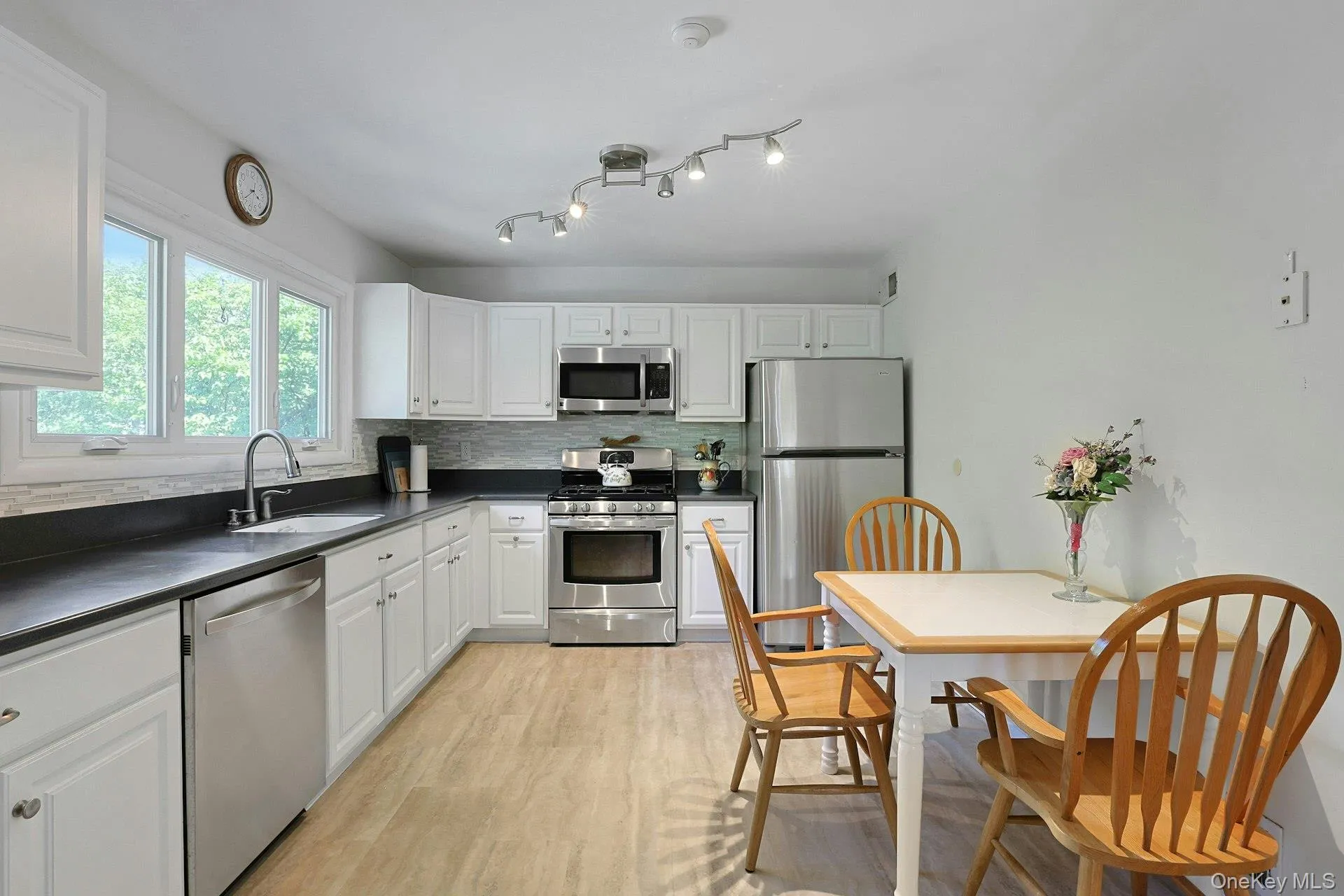 34 Village Green, Clarkstown, NY, 2 Bedrooms Bedrooms, 7 Rooms Rooms,2 BathroomsBathrooms,Residential,For Rent,Village,0,1001032 34 Village Green, Clarkstown, NY, 2 Bedrooms Bedrooms, 7 Rooms Rooms,2 BathroomsBathrooms,Residential,For Rent,Village,0,1001032