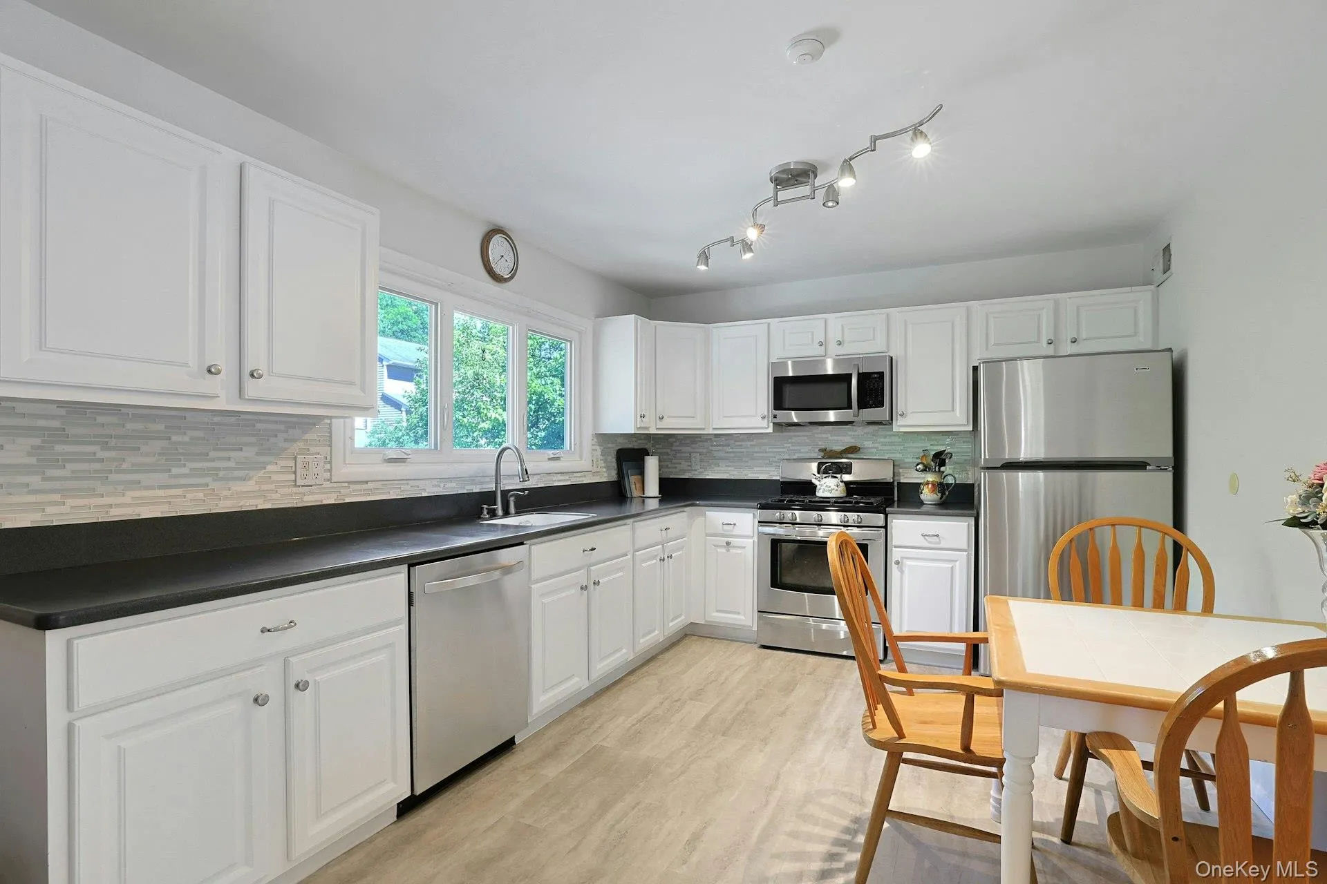 34 Village Green, Clarkstown, NY, 2 Bedrooms Bedrooms, 7 Rooms Rooms,2 BathroomsBathrooms,Residential,For Rent,Village,0,1001032 34 Village Green, Clarkstown, NY, 2 Bedrooms Bedrooms, 7 Rooms Rooms,2 BathroomsBathrooms,Residential,For Rent,Village,0,1001032