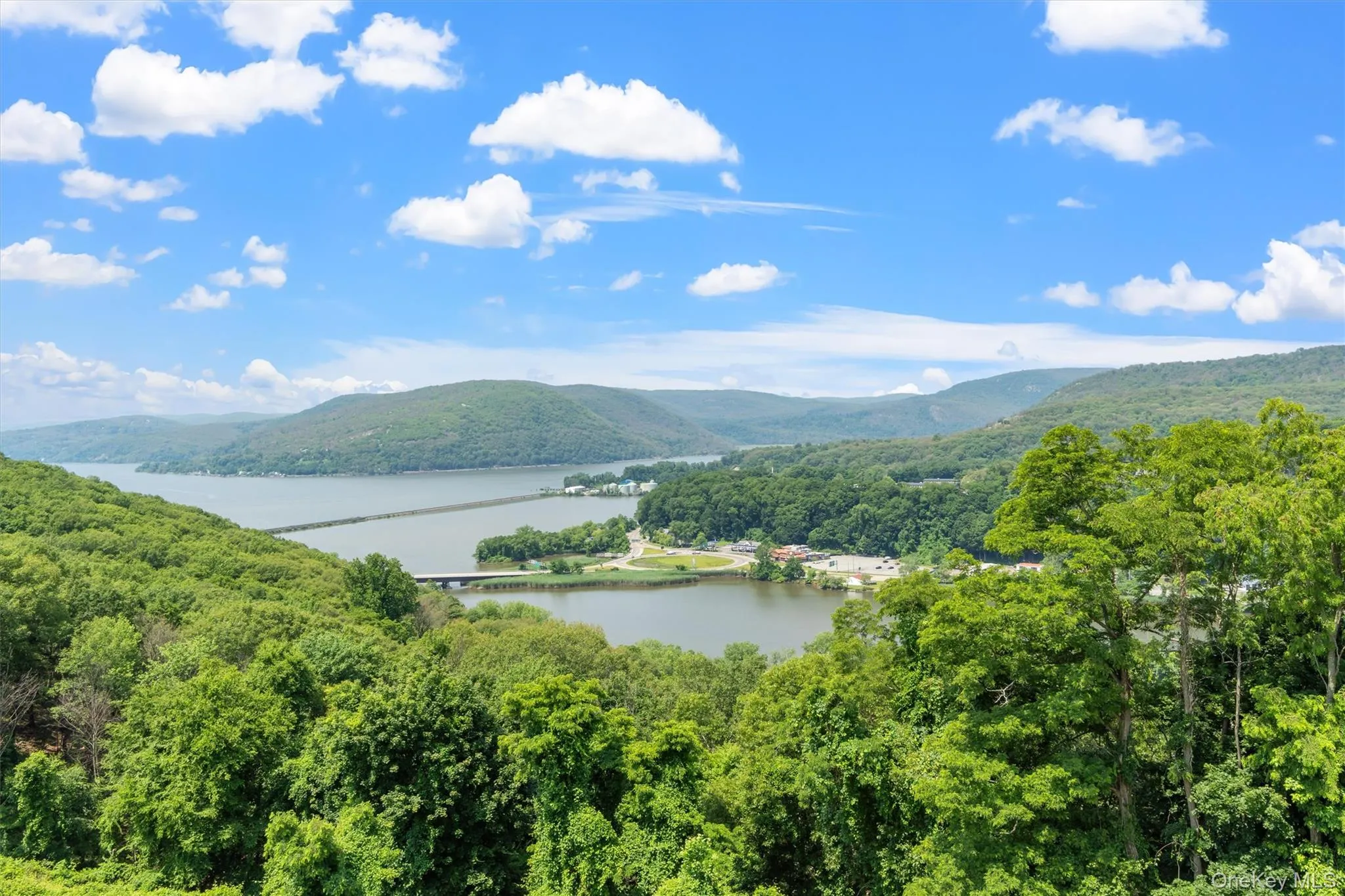 1 Lakeview Drive, Peekskill, NY, 2 Bedrooms Bedrooms, 7 Rooms Rooms,2 BathroomsBathrooms,Residential Sale,For Rent,Lakeview,0,1001033 1 Lakeview Drive, Peekskill, NY, 2 Bedrooms Bedrooms, 7 Rooms Rooms,2 BathroomsBathrooms,Residential Sale,For Rent,Lakeview,0,1001033