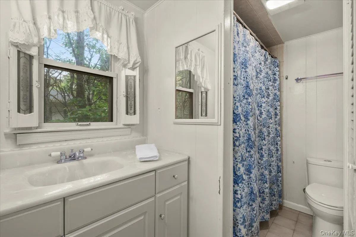 Full Bath Full Bath