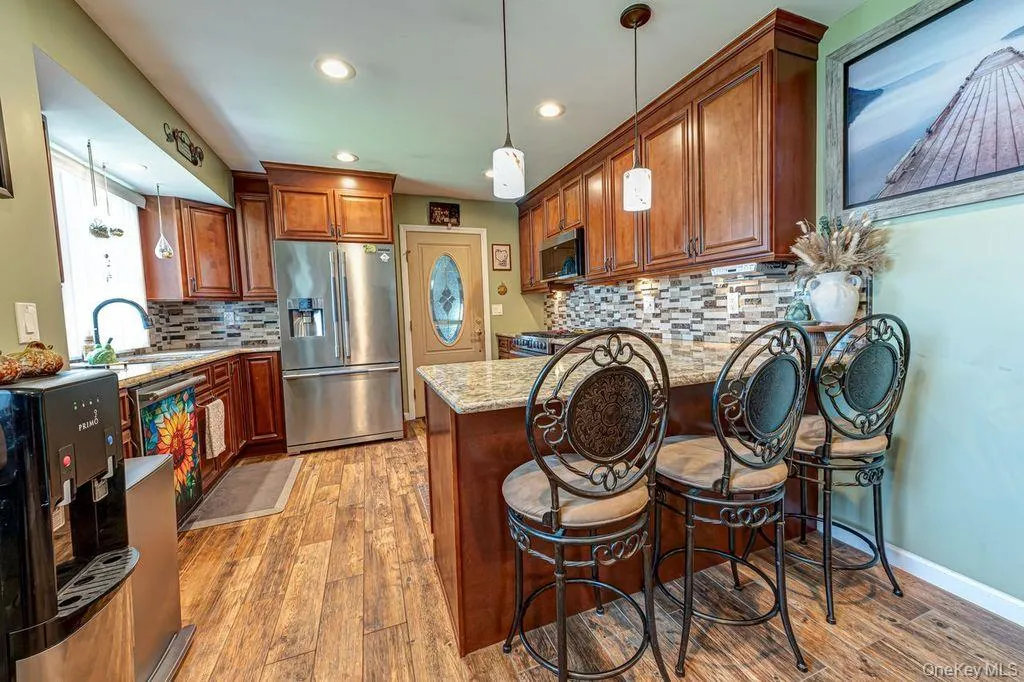 8 Oswego Drive, Islip, NY, 3 Bedrooms Bedrooms, 5 Rooms Rooms,2 BathroomsBathrooms,Residential,For Rent,Oswego,0,1001037 8 Oswego Drive, Islip, NY, 3 Bedrooms Bedrooms, 5 Rooms Rooms,2 BathroomsBathrooms,Residential,For Rent,Oswego,0,1001037