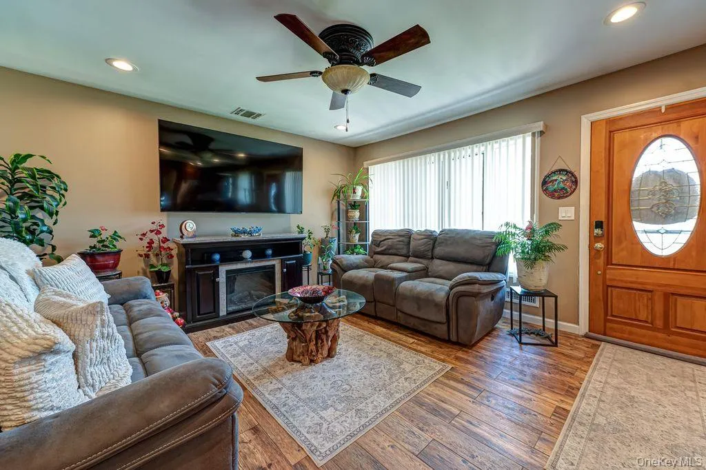 8 Oswego Drive, Islip, NY, 3 Bedrooms Bedrooms, 5 Rooms Rooms,2 BathroomsBathrooms,Residential,For Rent,Oswego,0,1001037 8 Oswego Drive, Islip, NY, 3 Bedrooms Bedrooms, 5 Rooms Rooms,2 BathroomsBathrooms,Residential,For Rent,Oswego,0,1001037