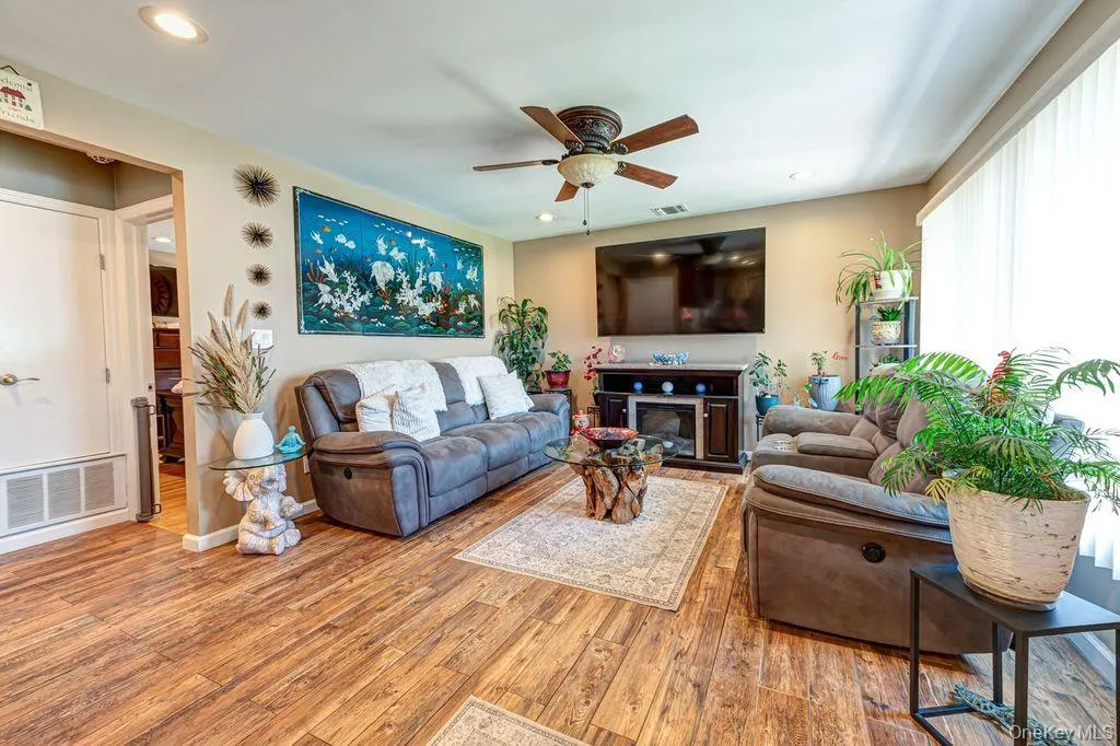 8 Oswego Drive, Islip, NY, 3 Bedrooms Bedrooms, 5 Rooms Rooms,2 BathroomsBathrooms,Residential,For Rent,Oswego,0,1001037 8 Oswego Drive, Islip, NY, 3 Bedrooms Bedrooms, 5 Rooms Rooms,2 BathroomsBathrooms,Residential,For Rent,Oswego,0,1001037