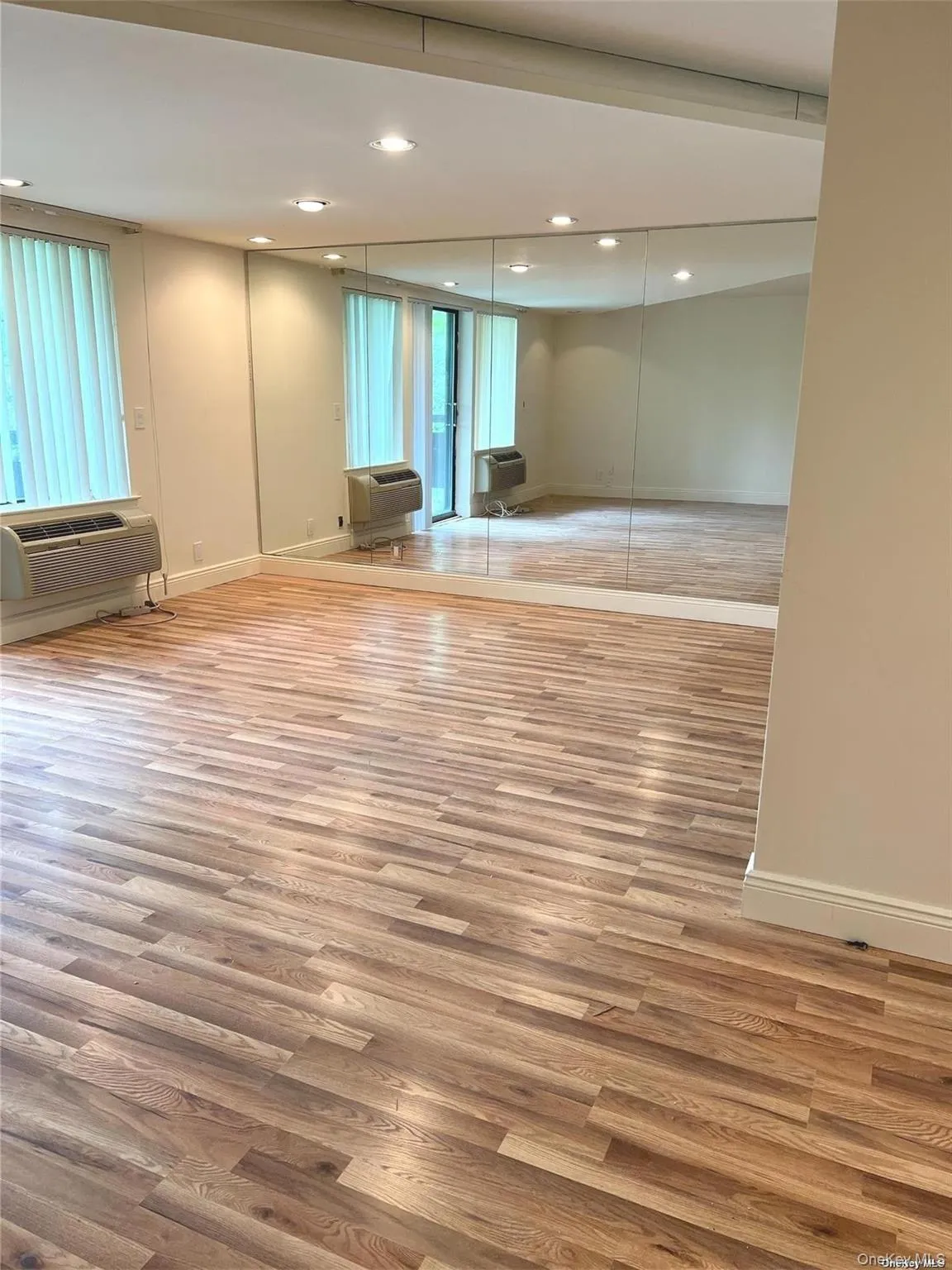 141 Great Neck Road, North Hempstead, NY, 2 Bedrooms Bedrooms, 5 Rooms Rooms,2 BathroomsBathrooms,Residential Lease,For Rent,Great Neck,0,1001046 141 Great Neck Road, North Hempstead, NY, 2 Bedrooms Bedrooms, 5 Rooms Rooms,2 BathroomsBathrooms,Residential Lease,For Rent,Great Neck,0,1001046