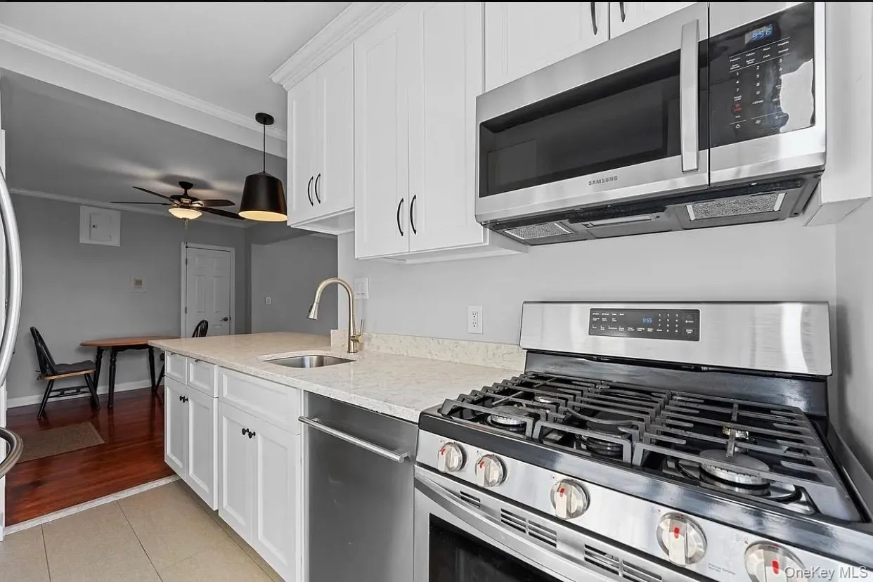 48-21 40th, New York, NY, 1 Bedroom Bedrooms, 3 Rooms Rooms,1 BathroomBathrooms,Residential Lease,For Rent,40th,0,1001059 48-21 40th, New York, NY, 1 Bedroom Bedrooms, 3 Rooms Rooms,1 BathroomBathrooms,Residential Lease,For Rent,40th,0,1001059
