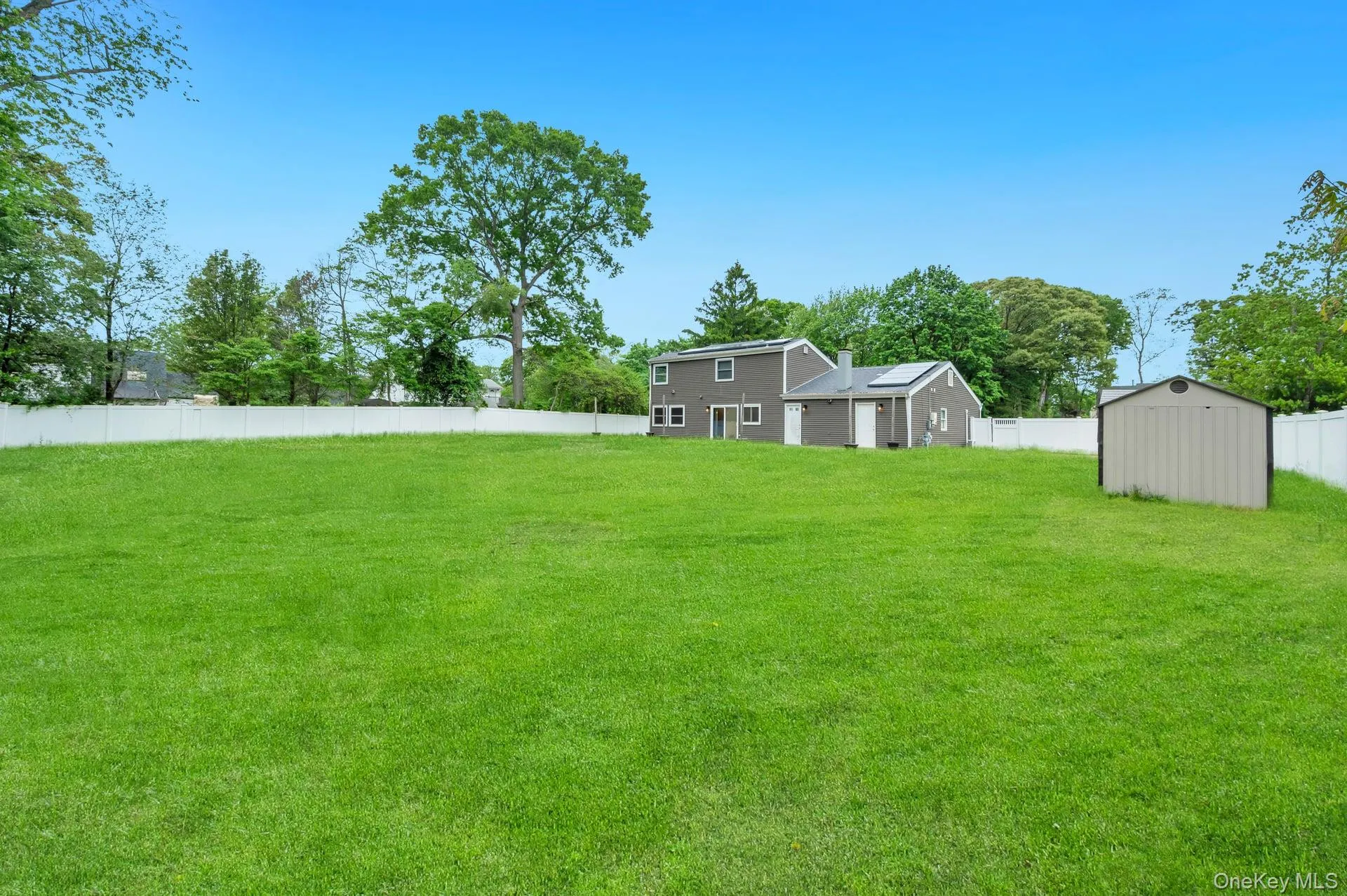4 Hale Lane, Brookhaven, NY, 5 Bedrooms Bedrooms, 10 Rooms Rooms,3 BathroomsBathrooms,Residential,For Rent,Hale,0,1001061 4 Hale Lane, Brookhaven, NY, 5 Bedrooms Bedrooms, 10 Rooms Rooms,3 BathroomsBathrooms,Residential,For Rent,Hale,0,1001061